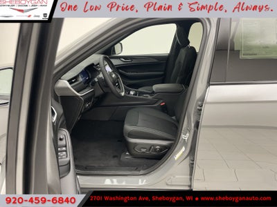 2027 Jeep Grand Cherokee GRAND CHEROKEE LAREDO X 4X4