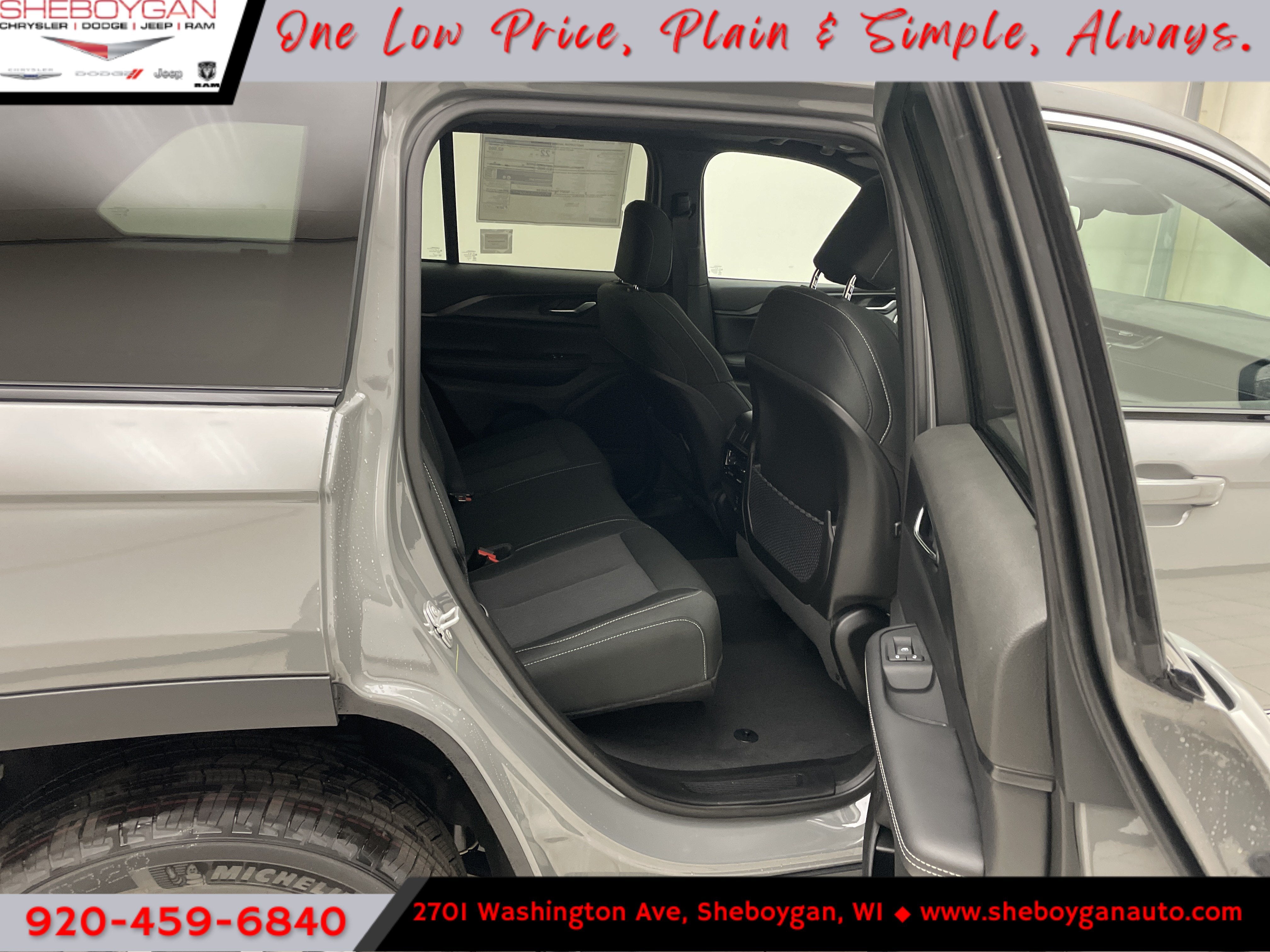 2027 Jeep Grand Cherokee GRAND CHEROKEE LAREDO X 4X4