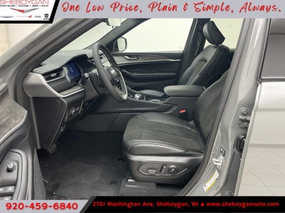 2027 Jeep Grand Cherokee Laredo Altitude