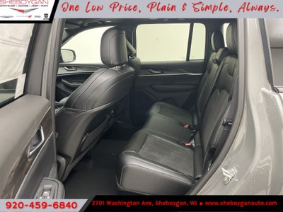 2027 Jeep Grand Cherokee Laredo Altitude