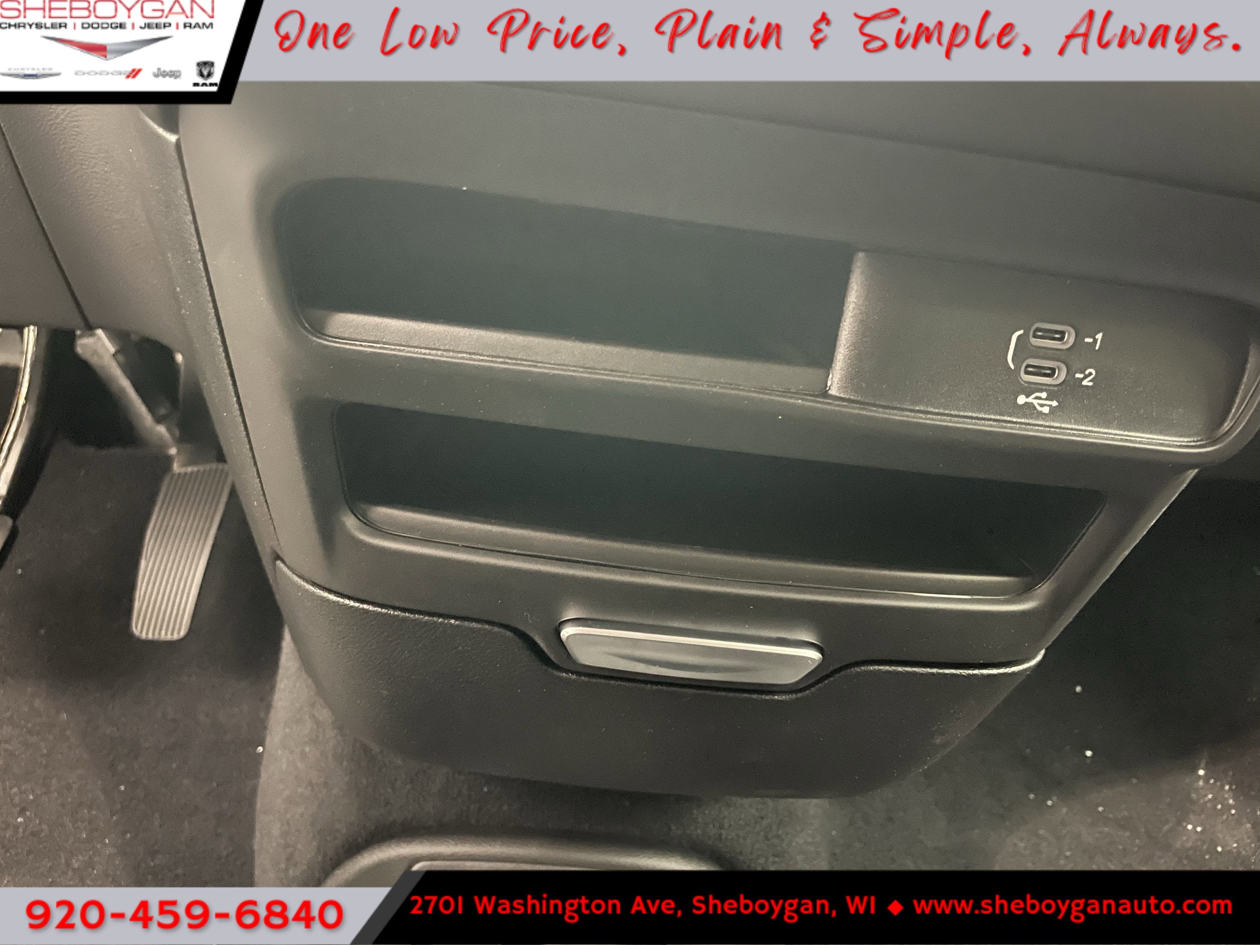 2027 Chrysler Pacifica PACIFICA SELECT AWD