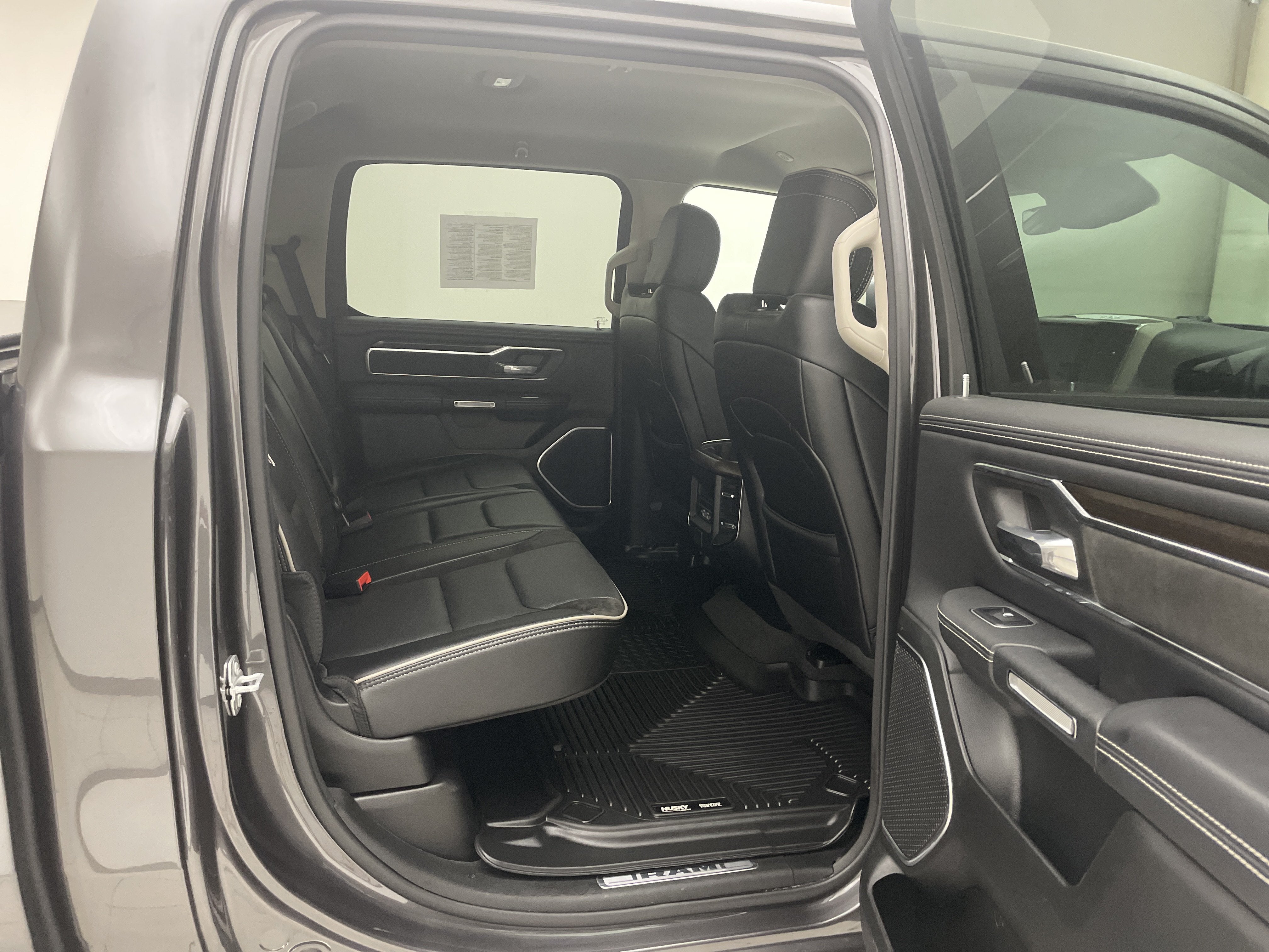 2022 RAM 1500 Laramie Crew Cab 4x4 5'7" Box