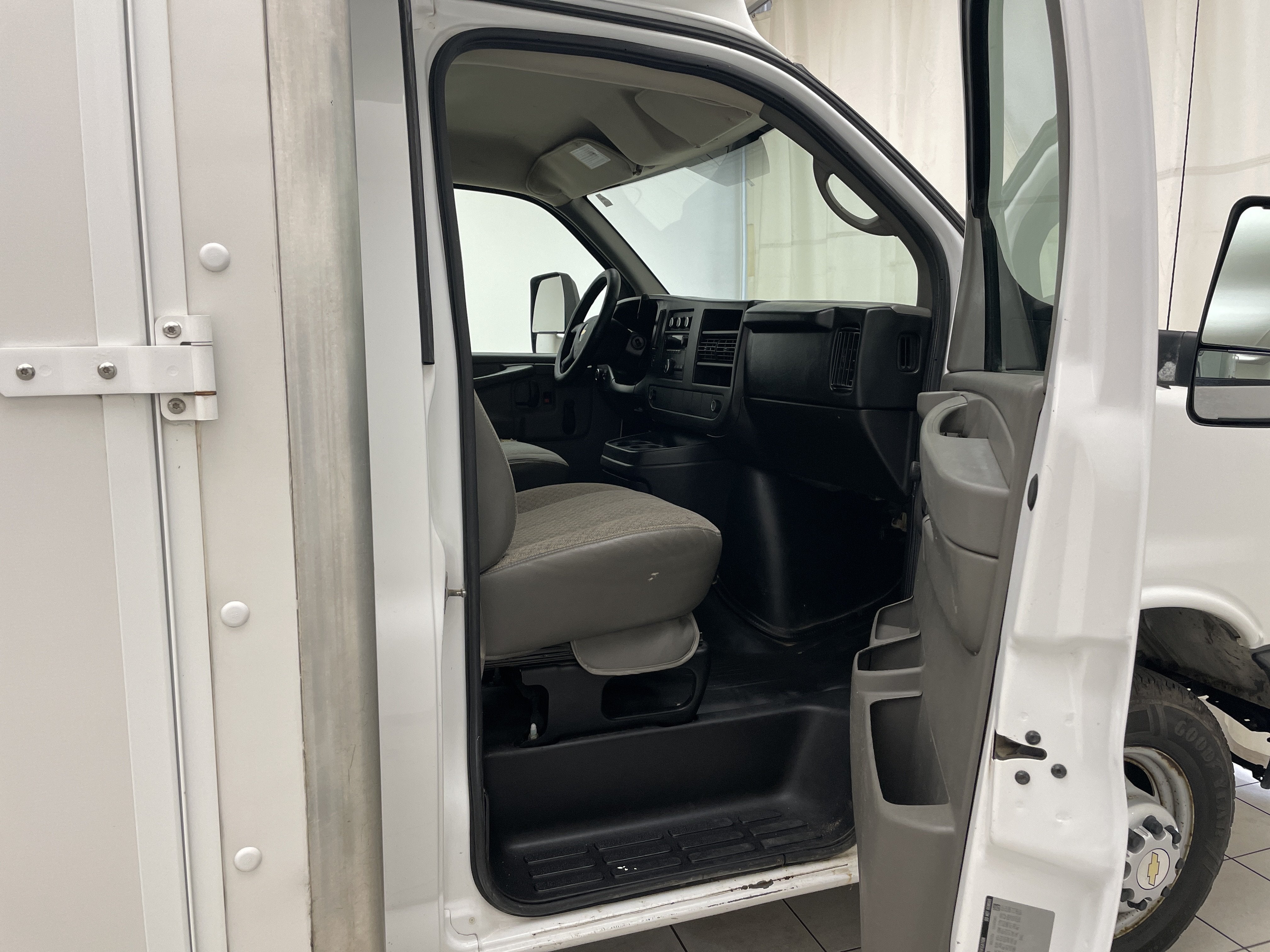 2014 Chevrolet Express Cutaway 3500 3500