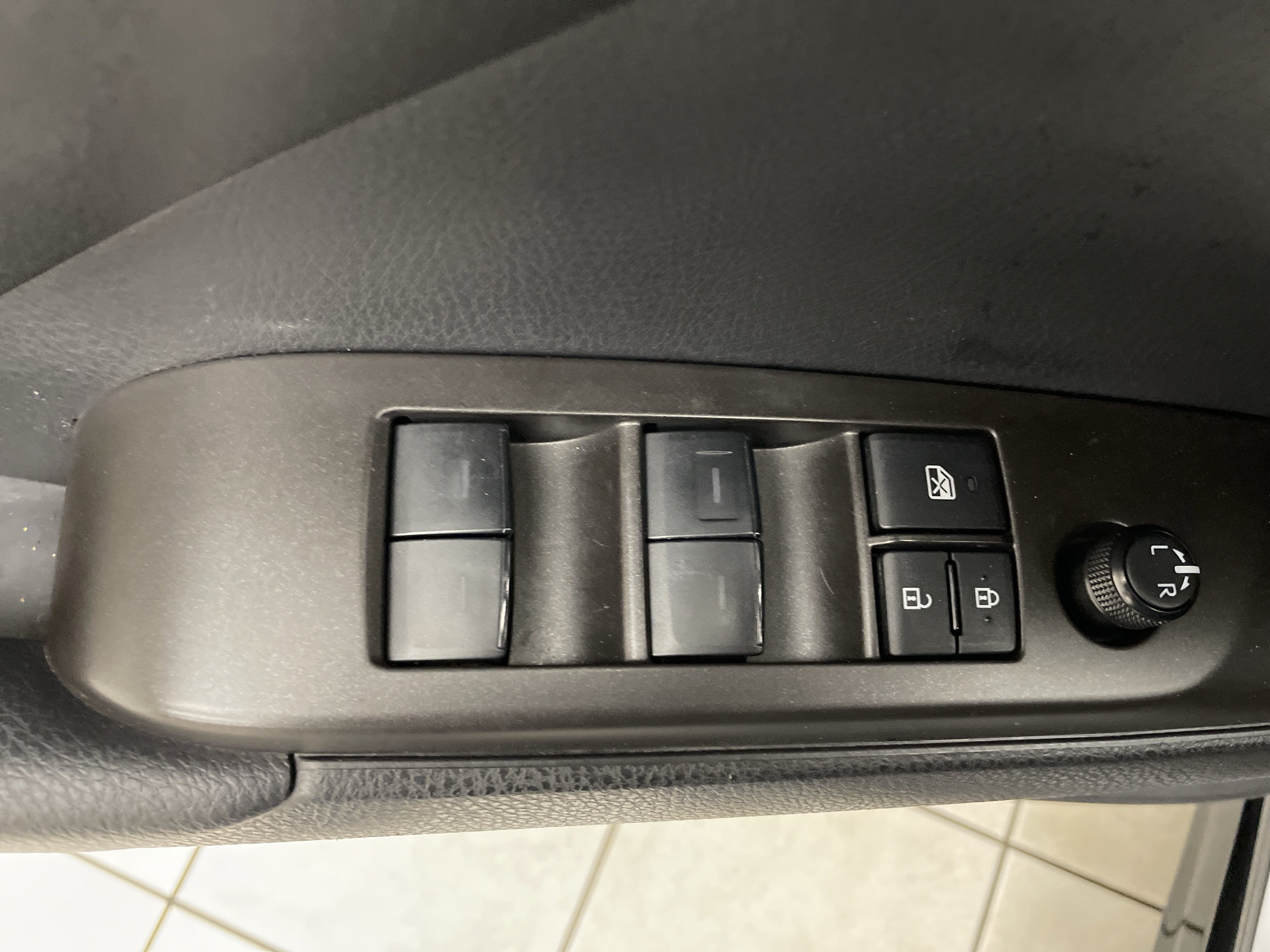 2023 Toyota Camry SE AWD