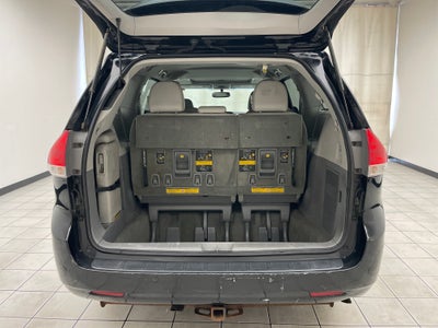 2013 Toyota Sienna XLE V6 8 Passenger