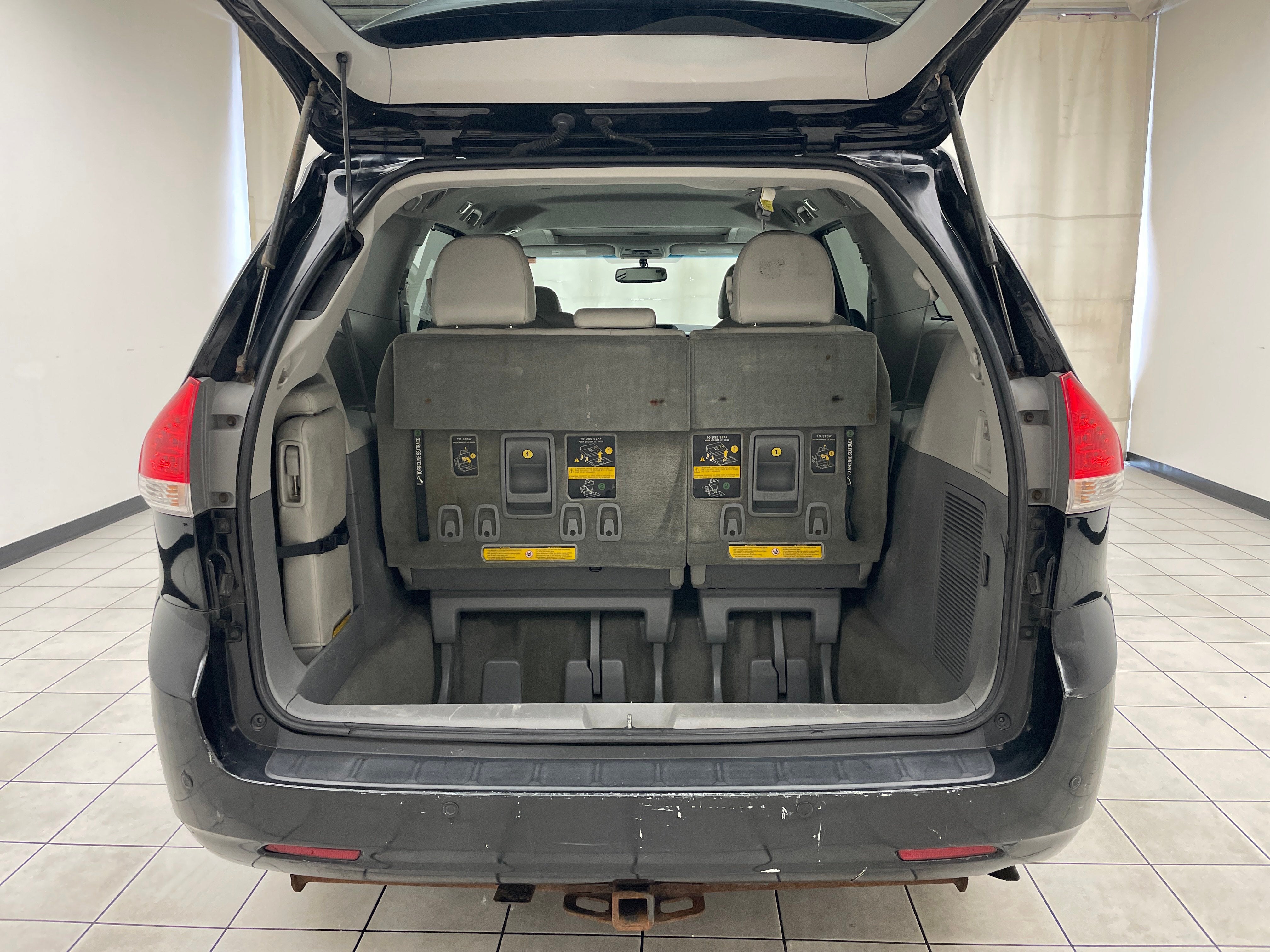 2013 Toyota Sienna XLE V6 8 Passenger