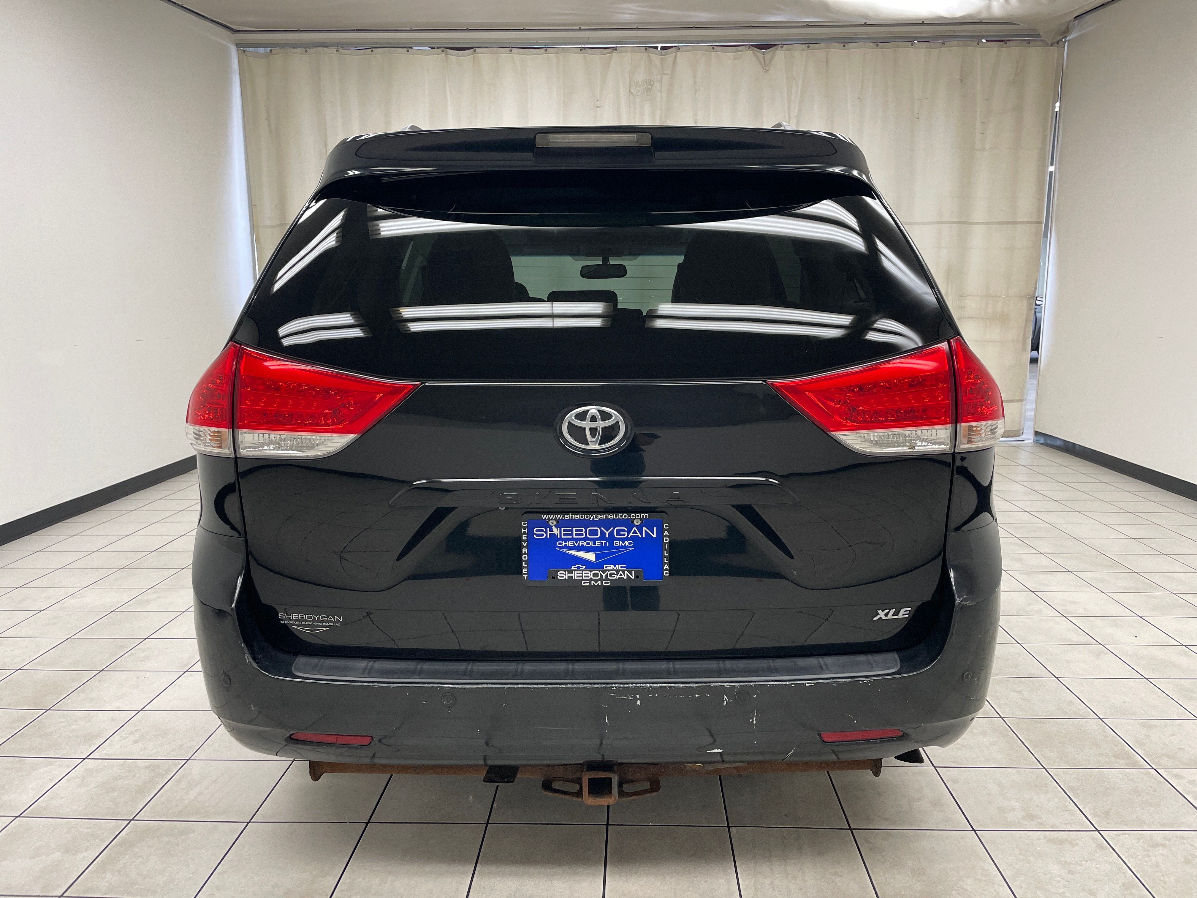 2013 Toyota Sienna XLE V6 8 Passenger