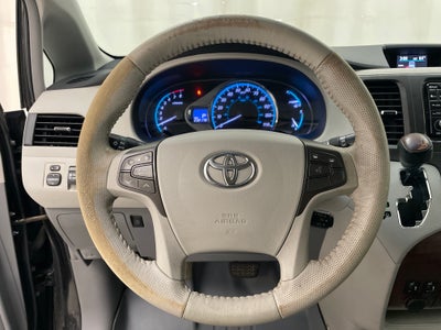 2013 Toyota Sienna XLE V6 8 Passenger