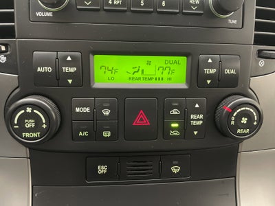 2007 Hyundai Entourage GLS