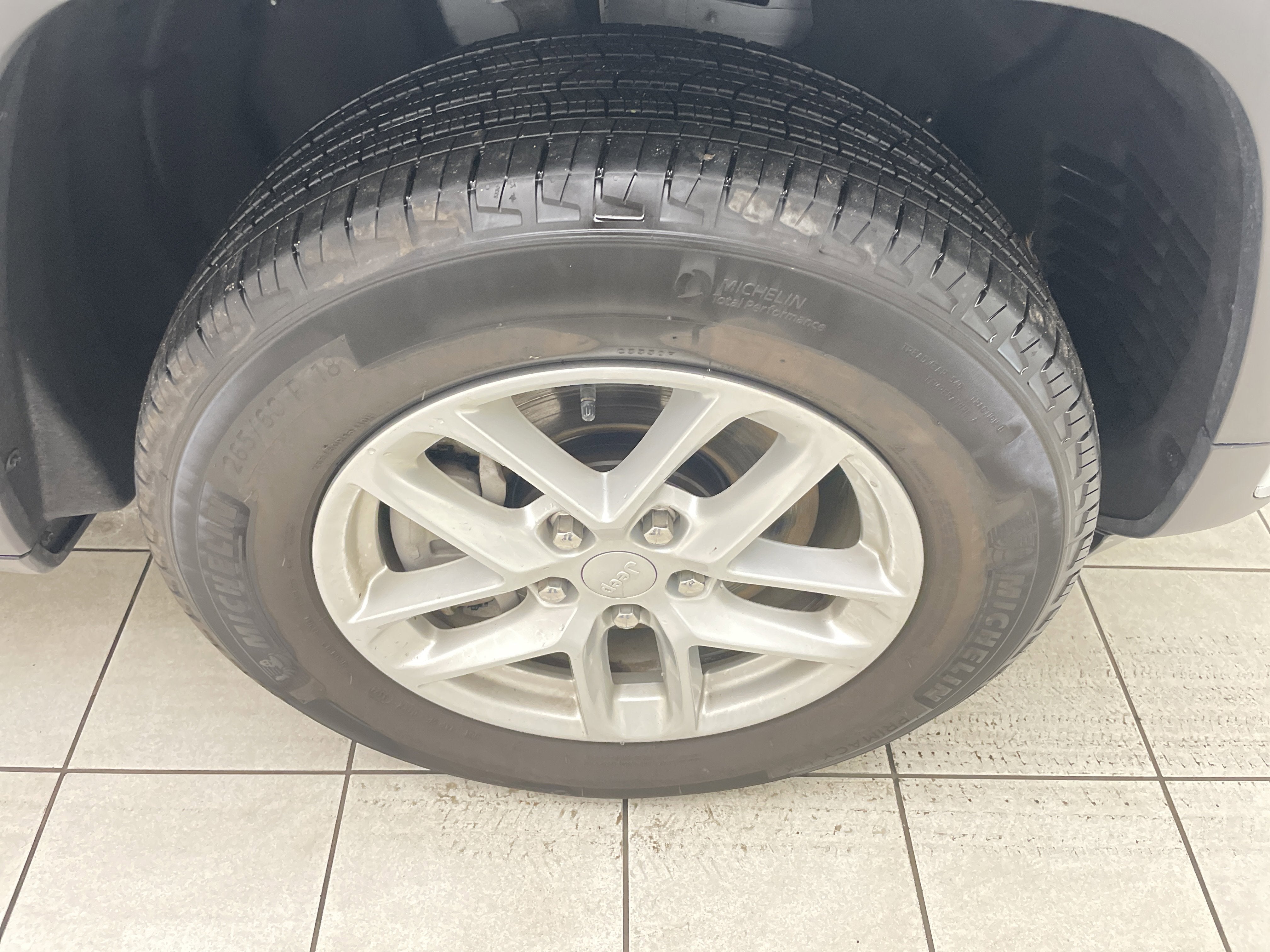 2025 Jeep Grand Cherokee L Laredo 4x4