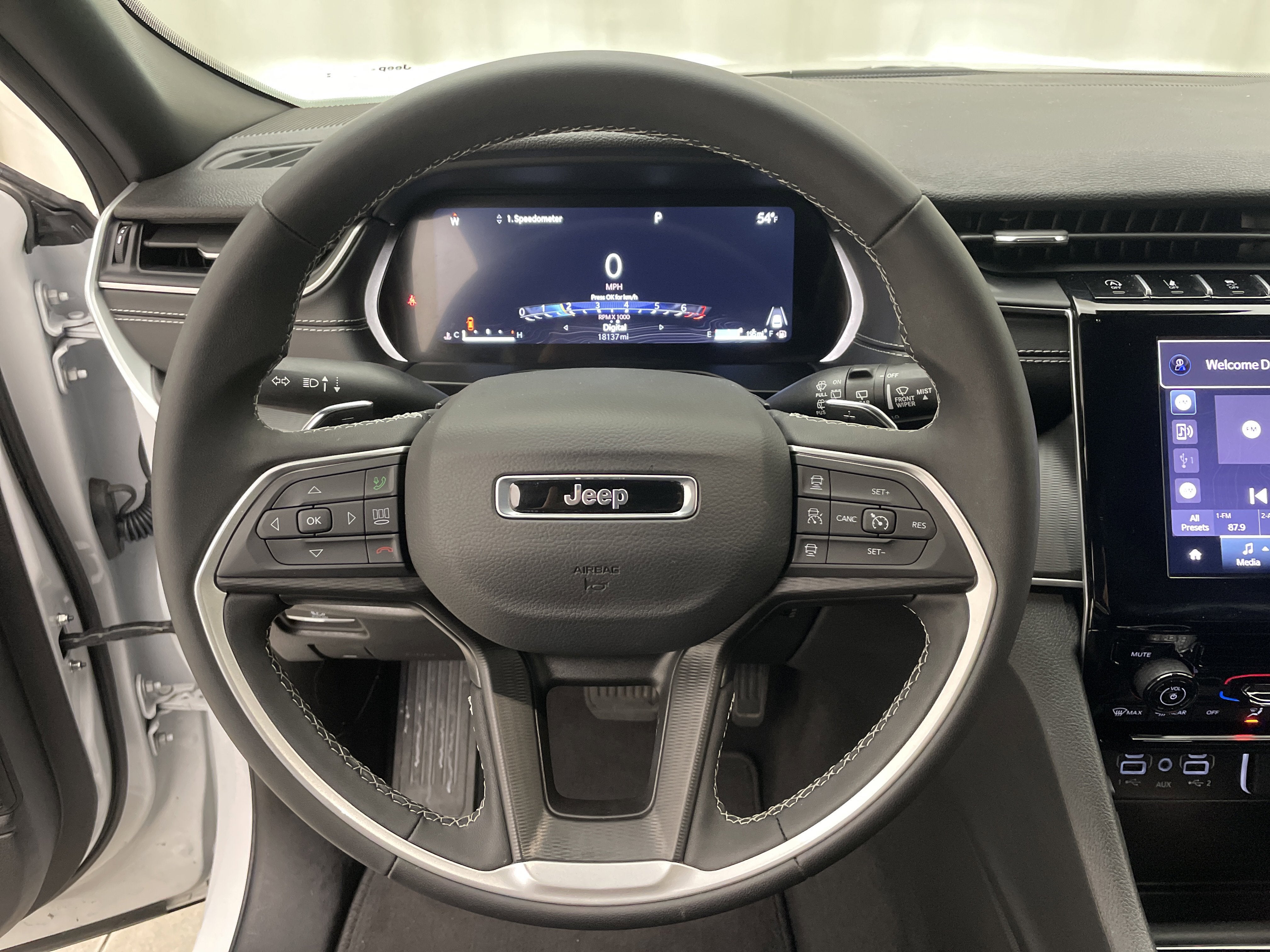 2025 Jeep Grand Cherokee L Laredo 4x4