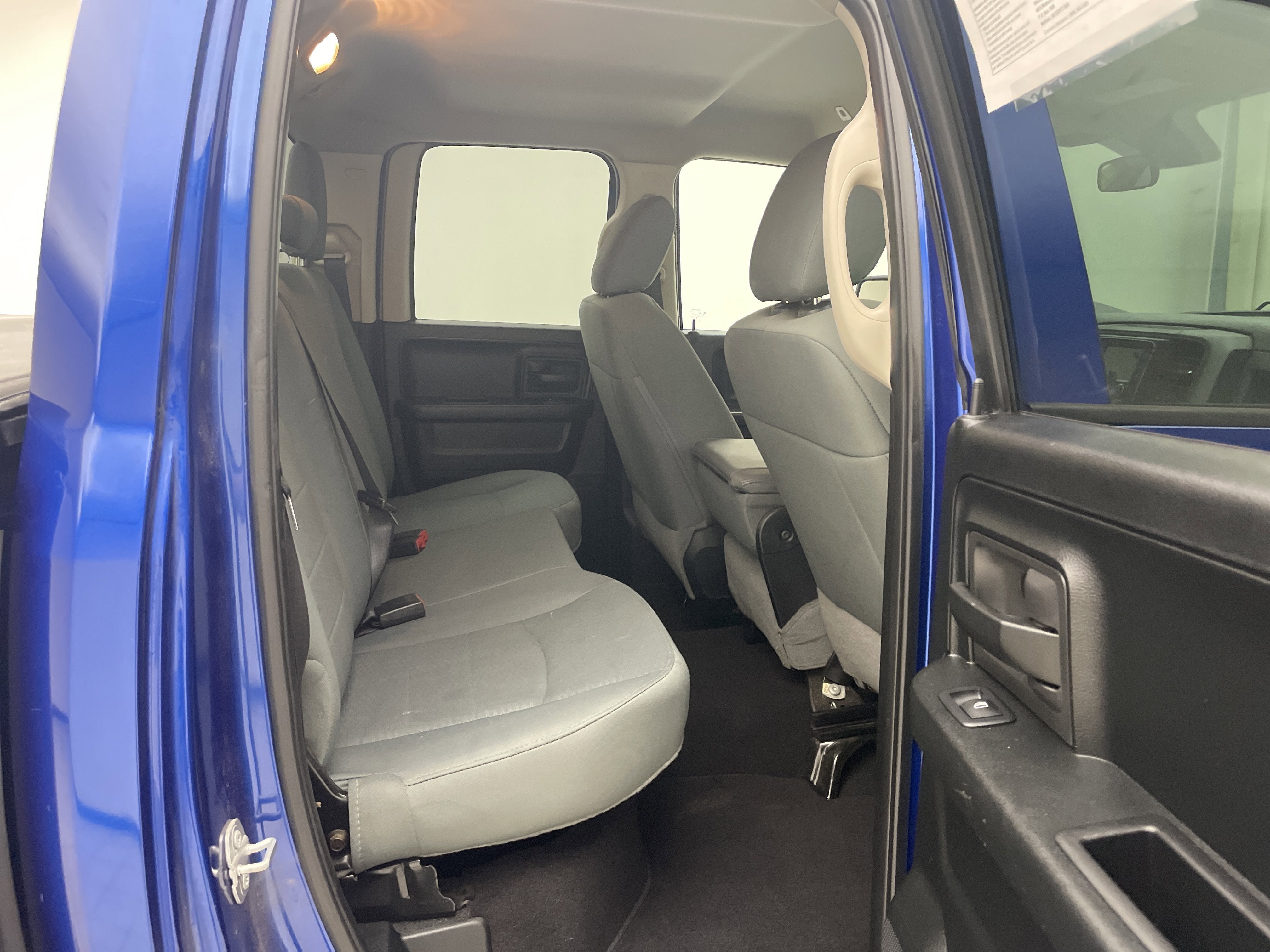 2018 RAM 1500 Express Quad Cab 4x4 6'4' Box