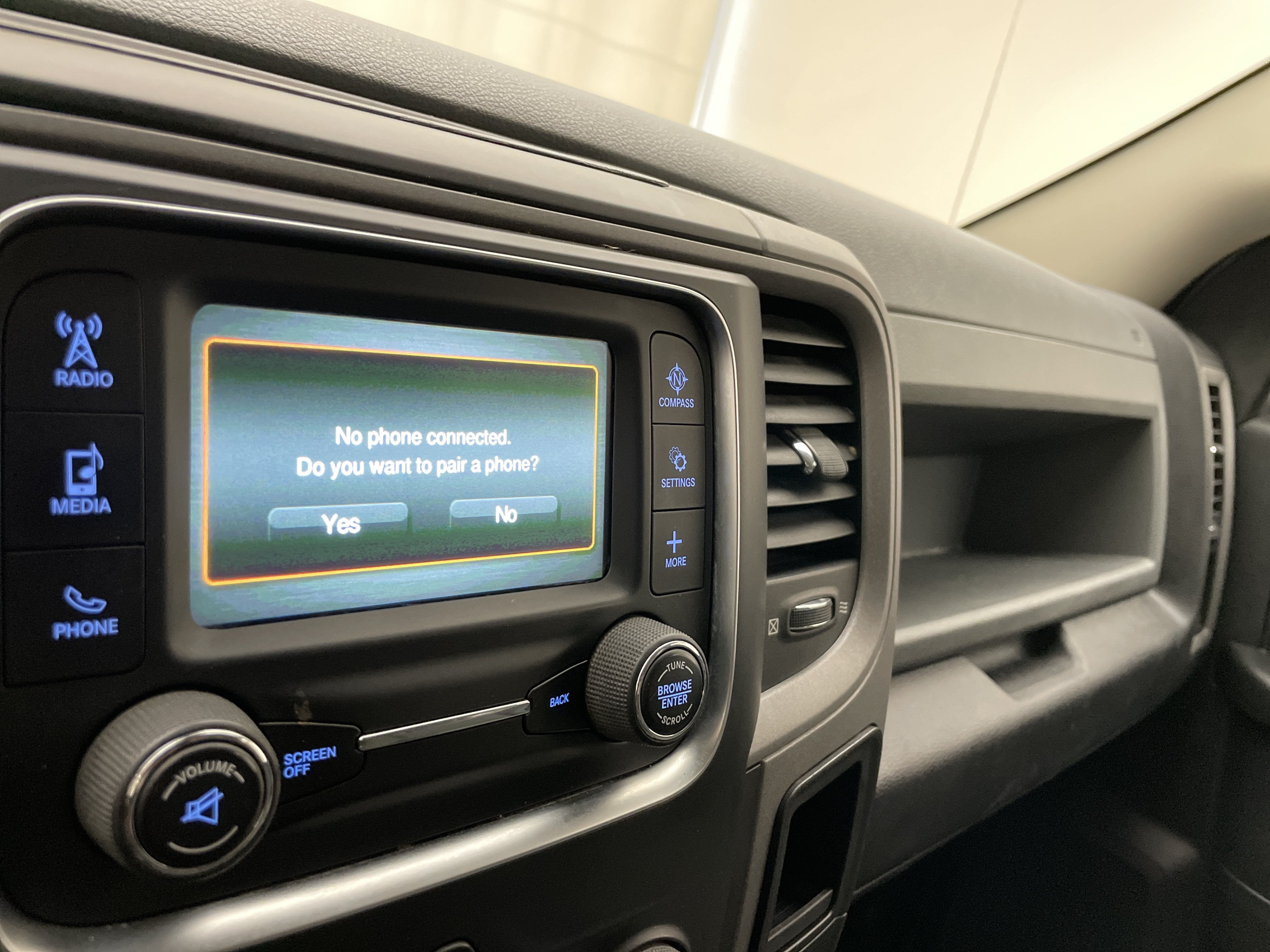 2017 RAM 1500 Express Crew Cab 4x4 5'7' Box