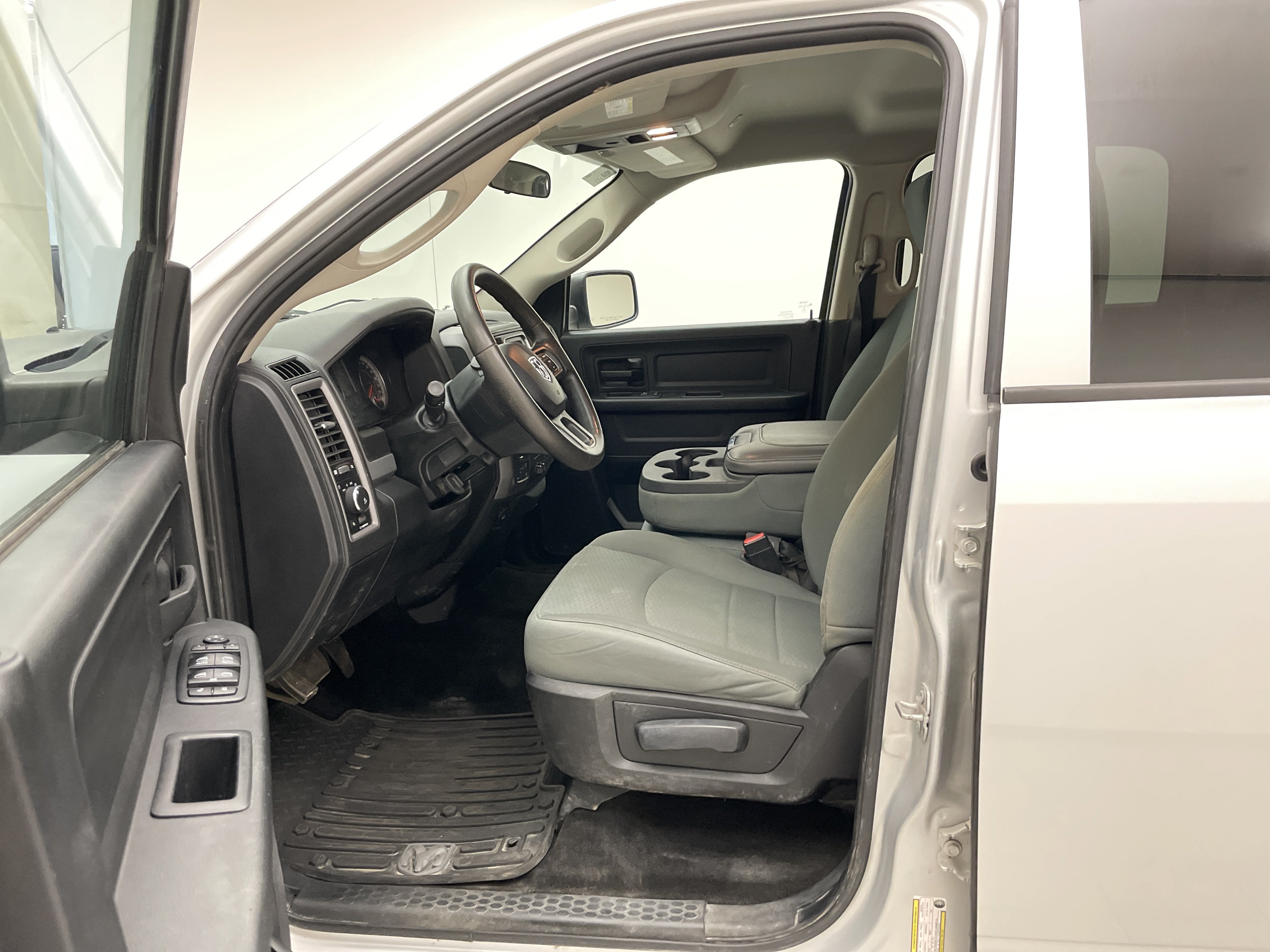 2017 RAM 1500 Express Crew Cab 4x4 5'7' Box