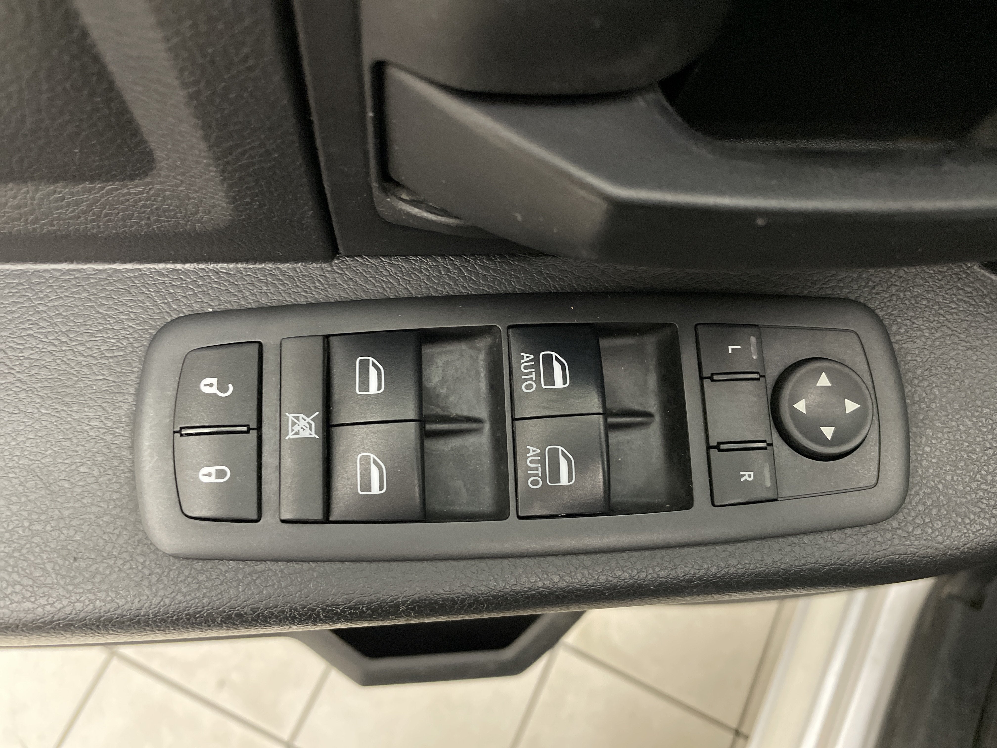 2017 RAM 1500 Express Crew Cab 4x4 5'7' Box