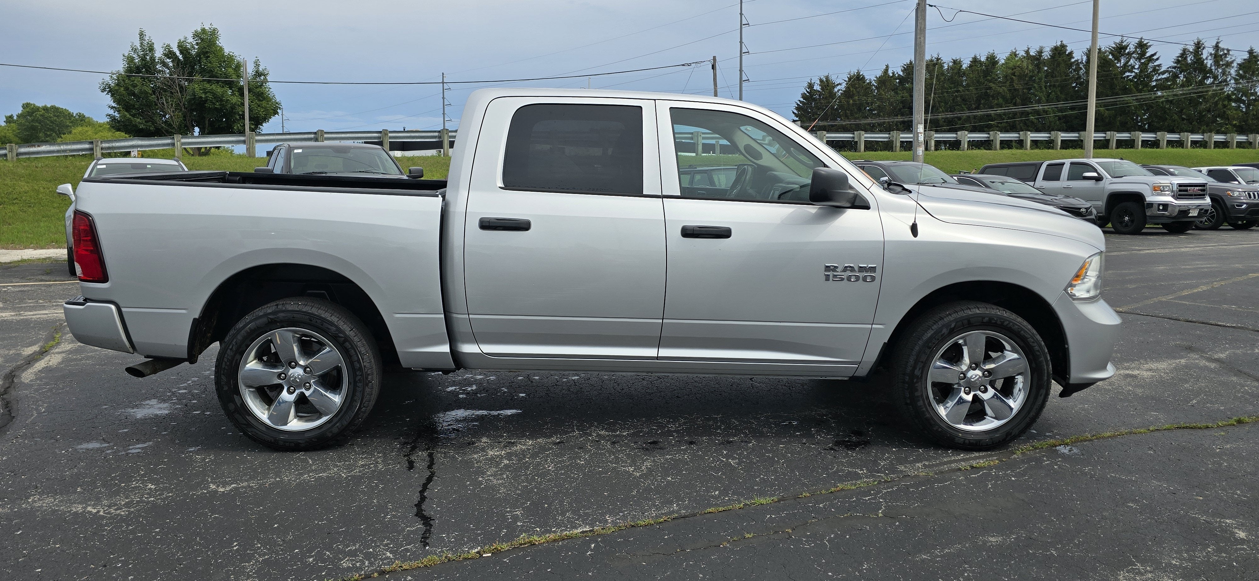 2017 RAM 1500 Express Crew Cab 4x4 5'7' Box