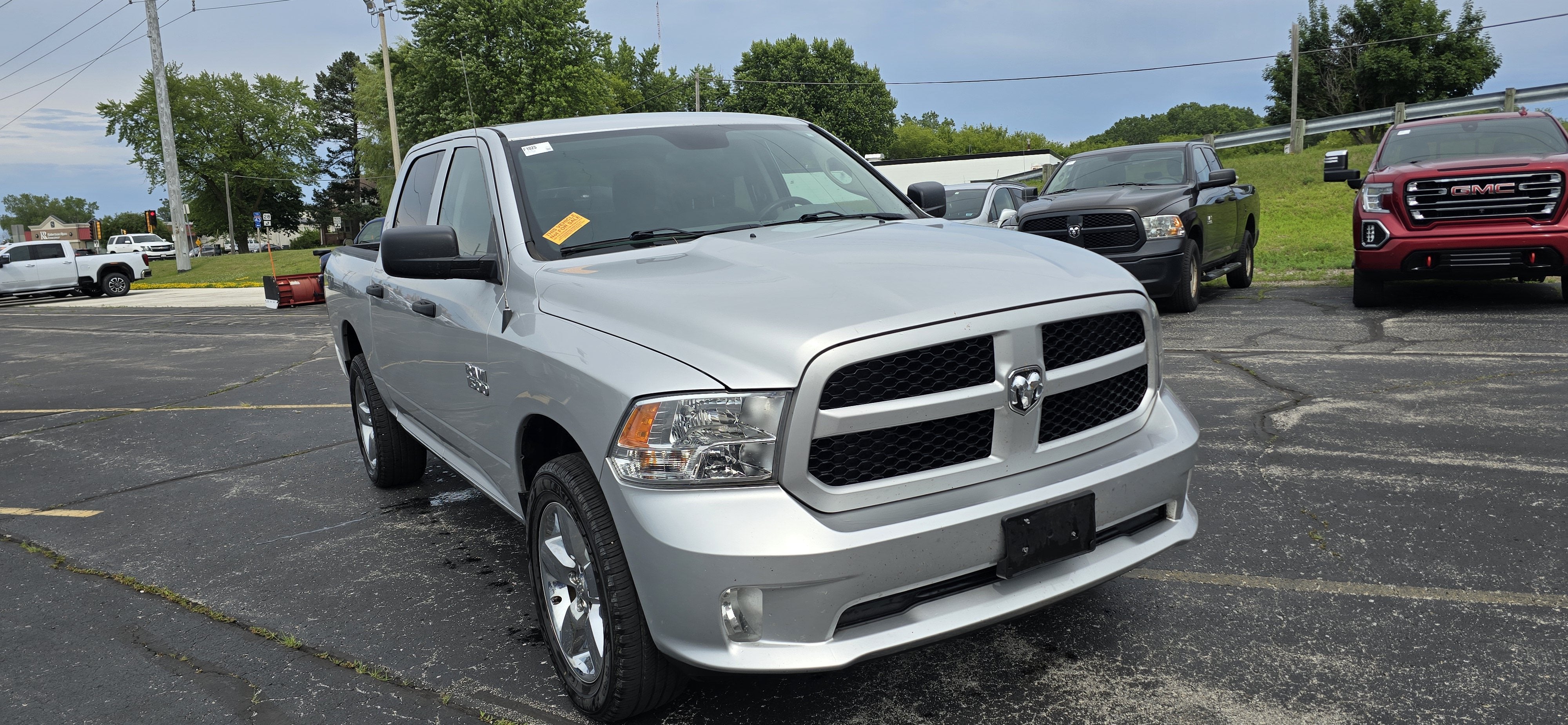 2017 RAM 1500 Express Crew Cab 4x4 5'7' Box