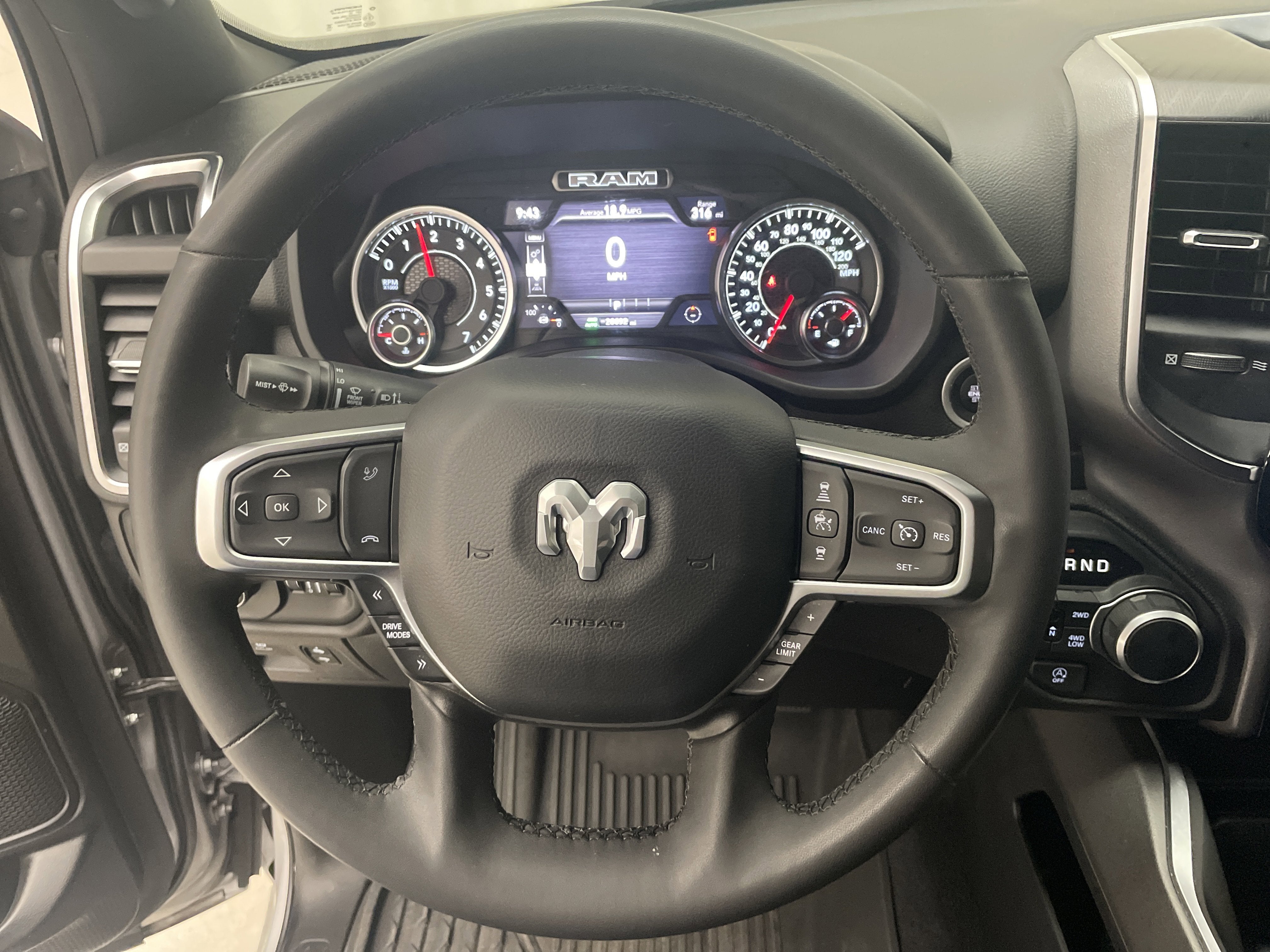 2025 RAM 1500 Big Horn Crew Cab 4x4 5'7' Box
