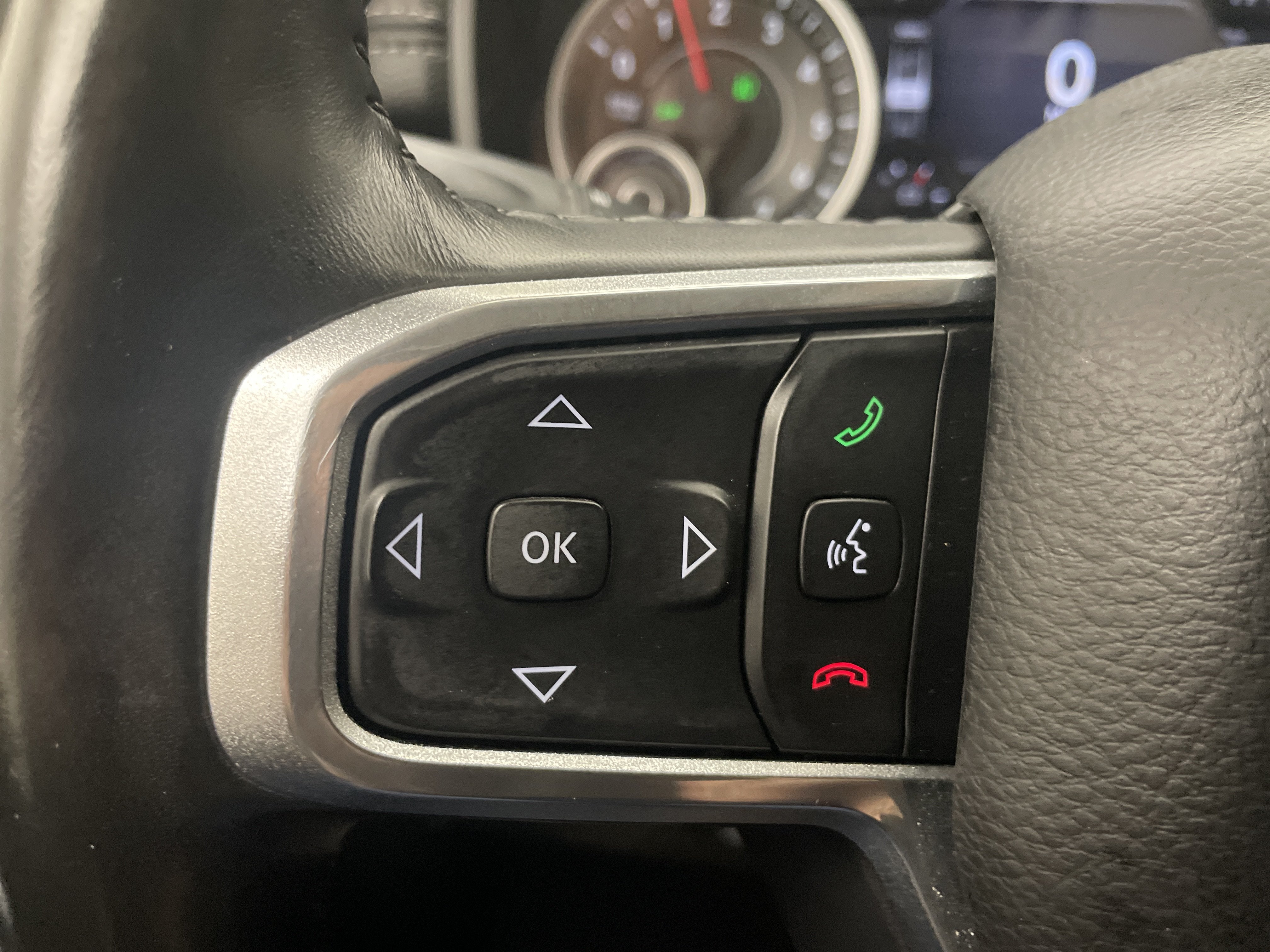 2019 RAM 1500 Laramie Crew Cab 4x4 5'7' Box