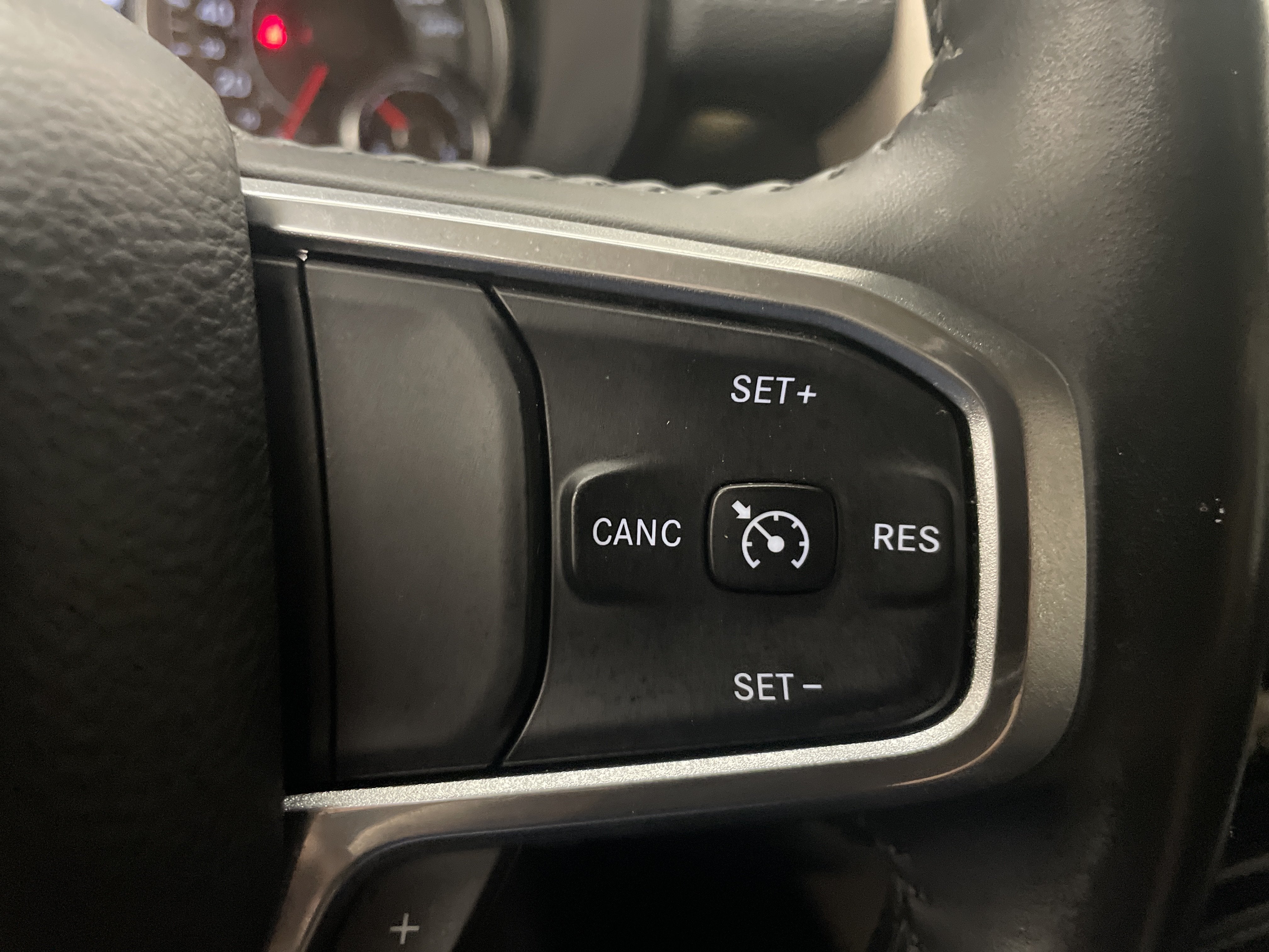 2019 RAM 1500 Laramie Crew Cab 4x4 5'7' Box