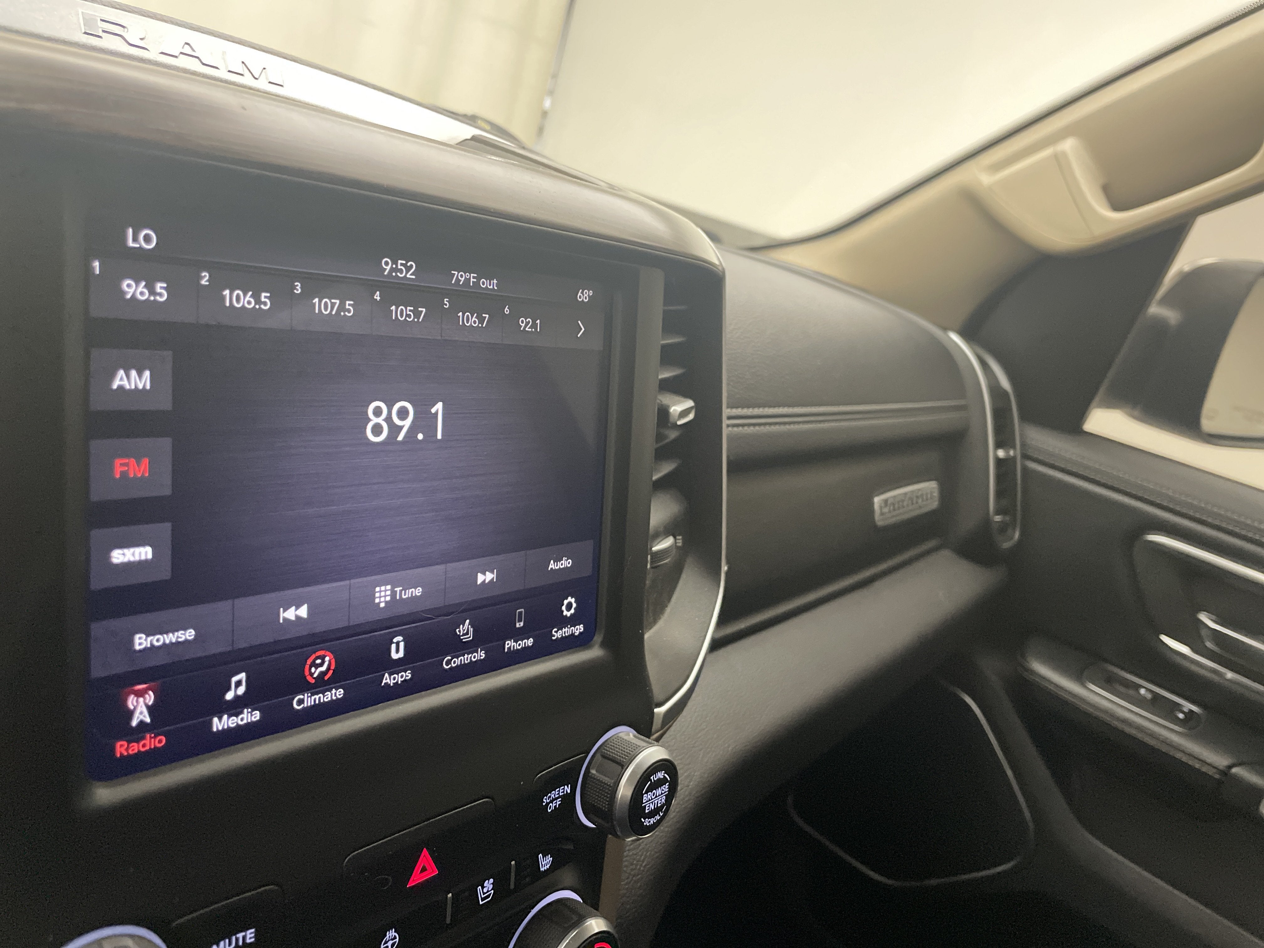 2019 RAM 1500 Laramie Crew Cab 4x4 5'7' Box