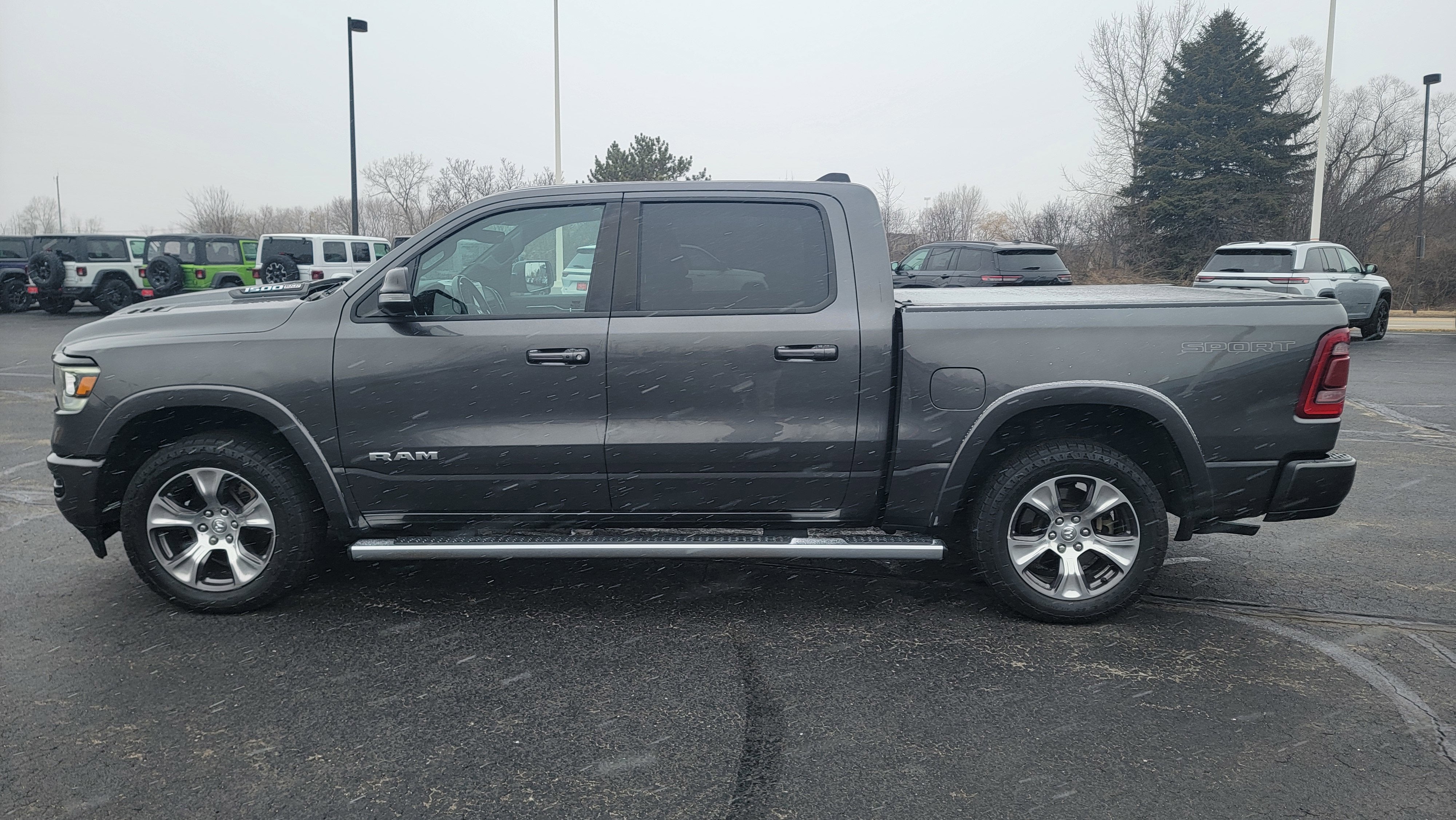 2022 RAM 1500 Laramie Crew Cab 4x4 5'7' Box