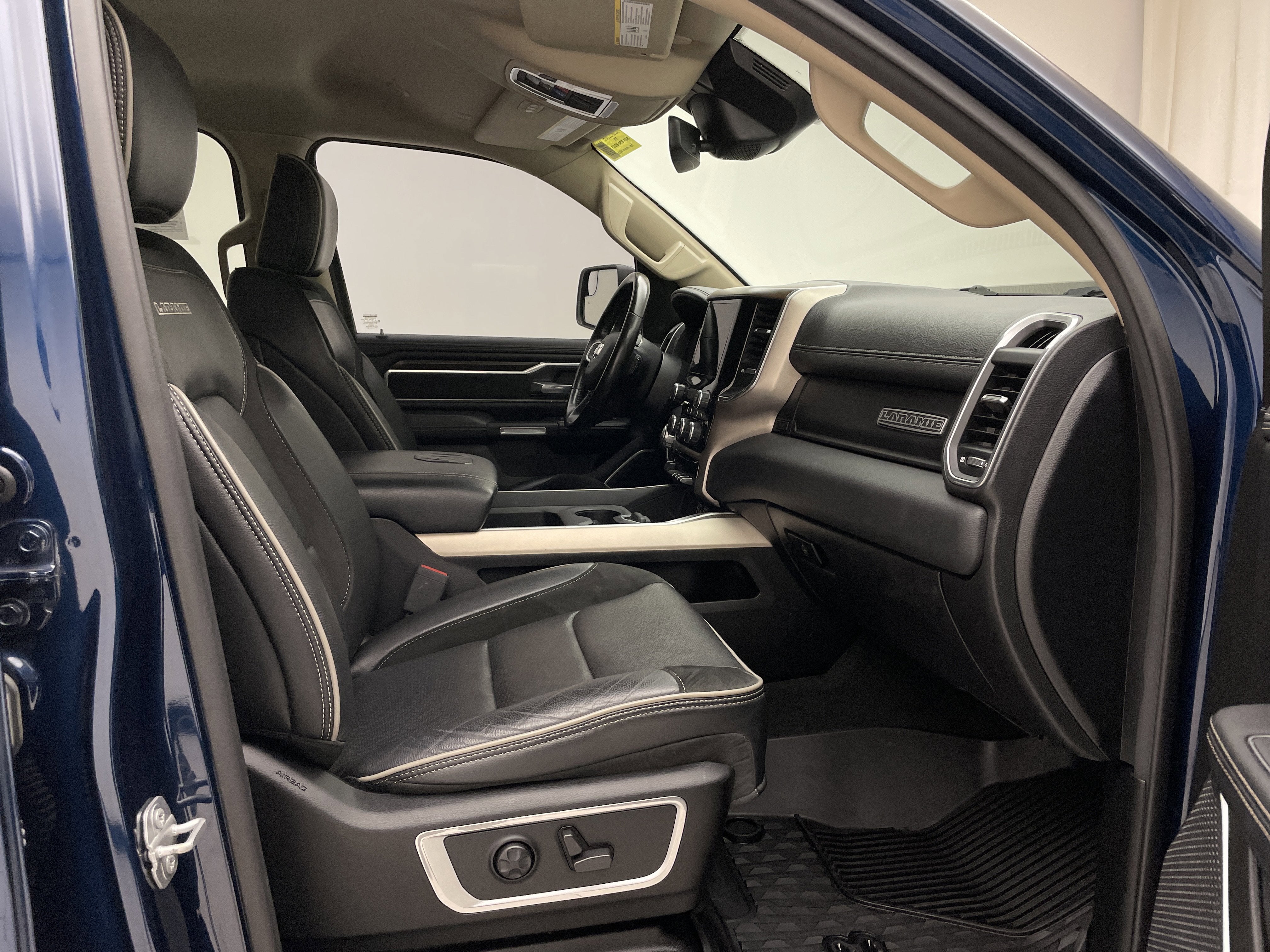 2021 RAM 1500 Laramie Crew Cab 4x4 6'4' Box