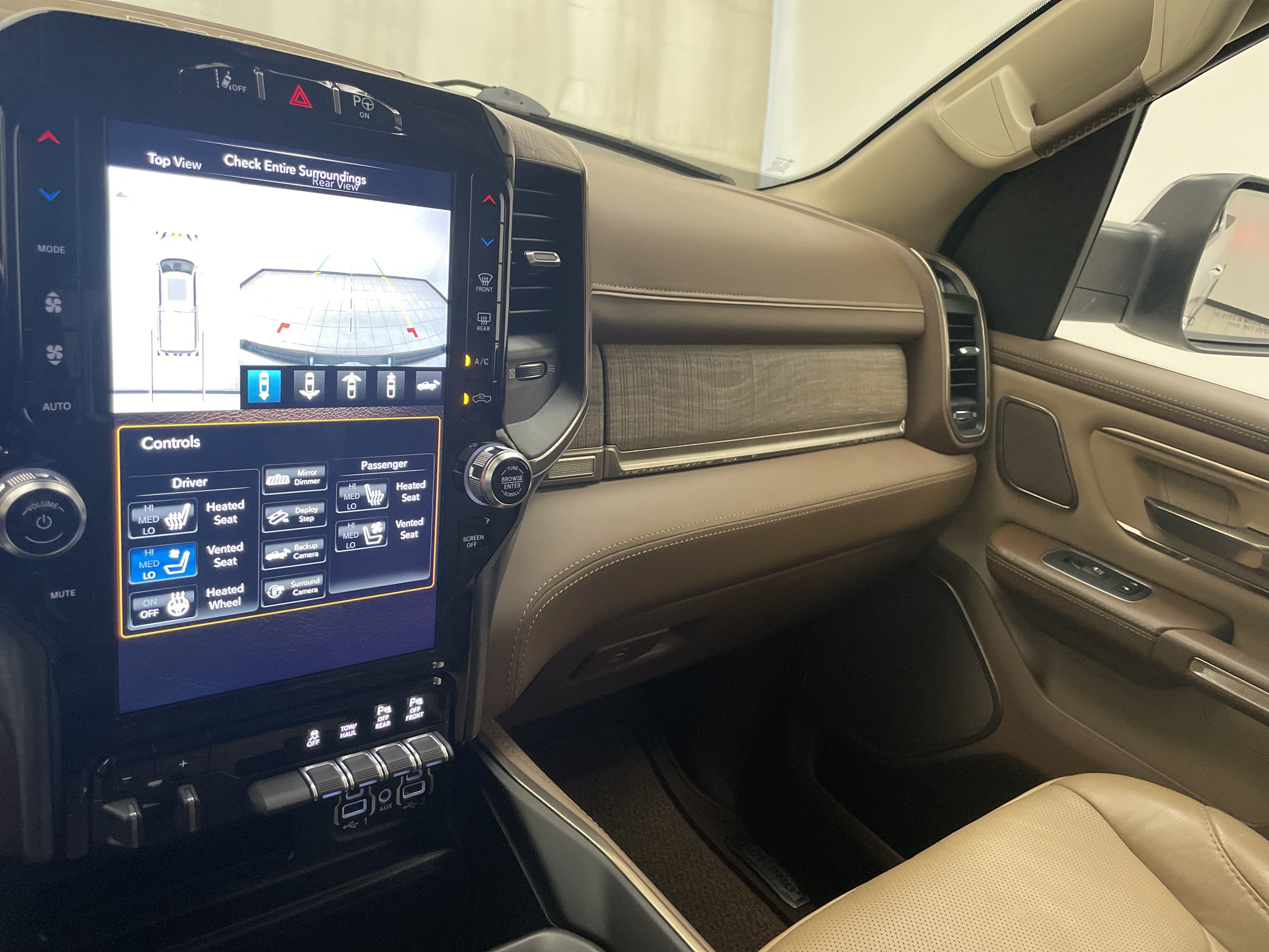 2020 RAM 1500 Laramie Longhorn Crew Cab 4x4 6'4' Box