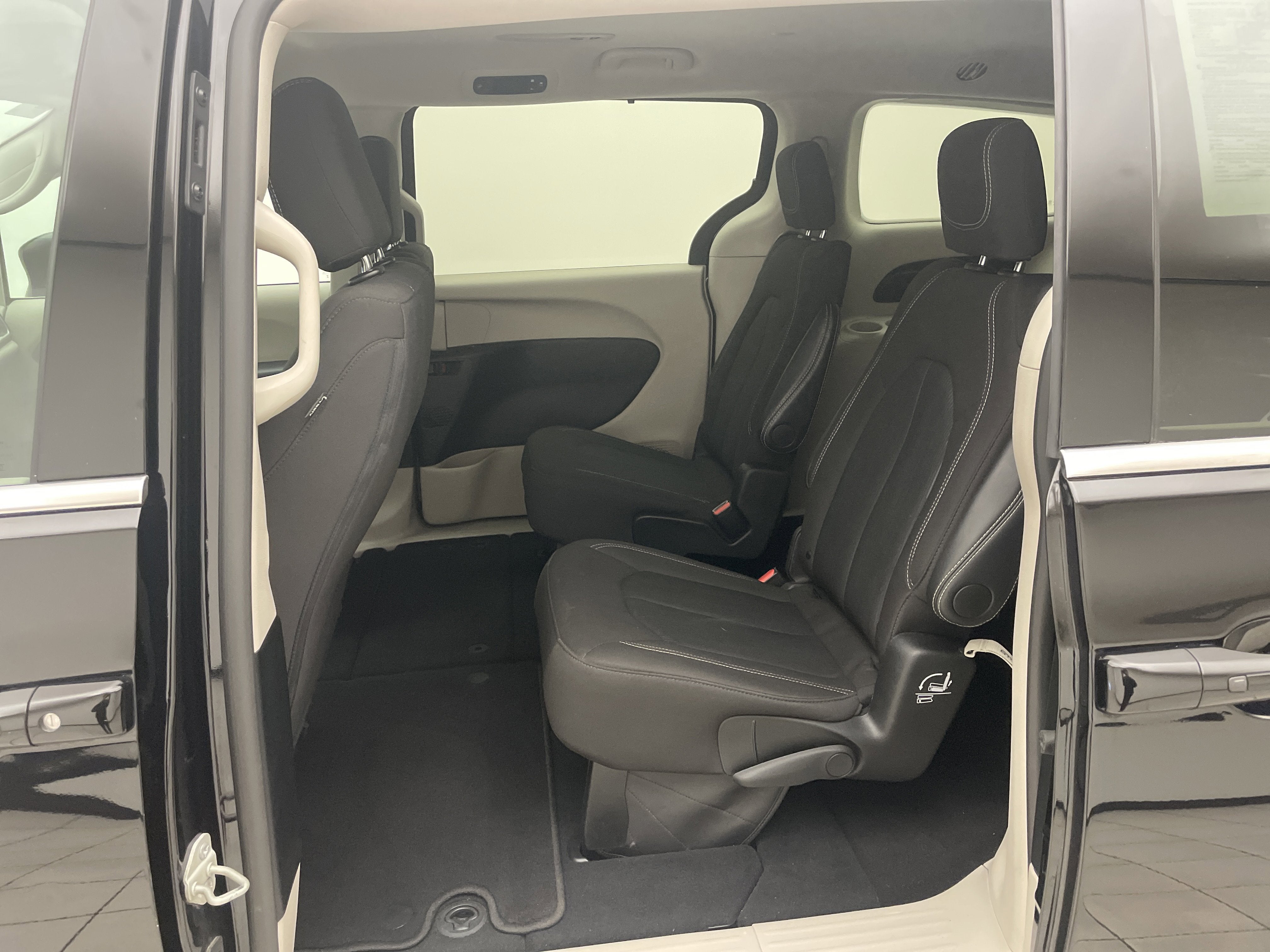 2024 Chrysler Voyager LX