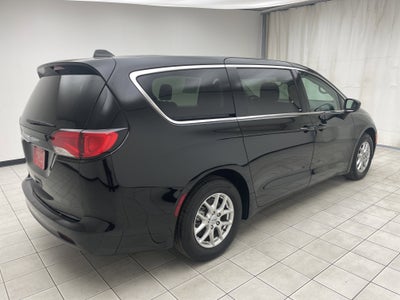 2024 Chrysler Voyager LX