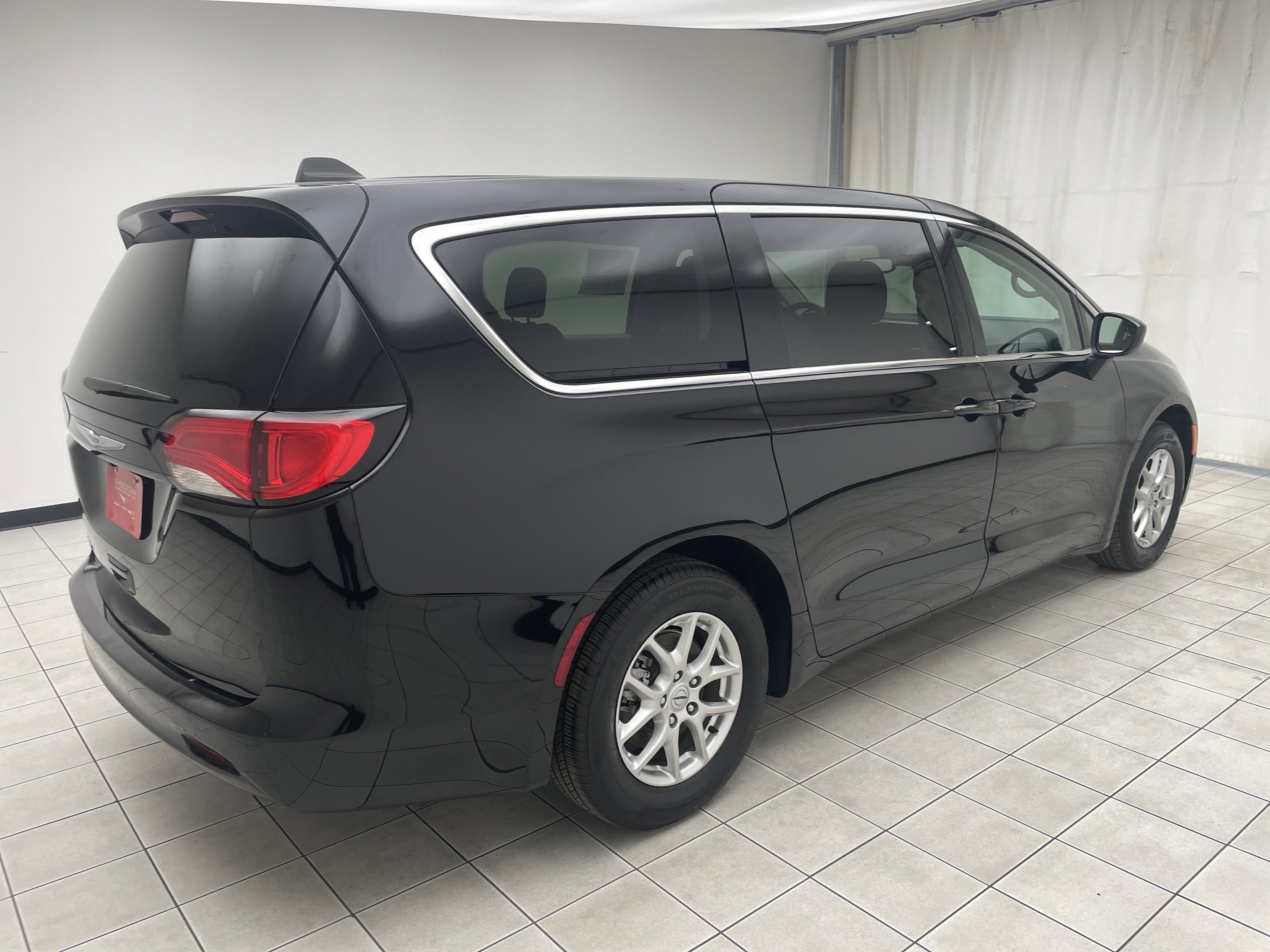 2024 Chrysler Voyager LX