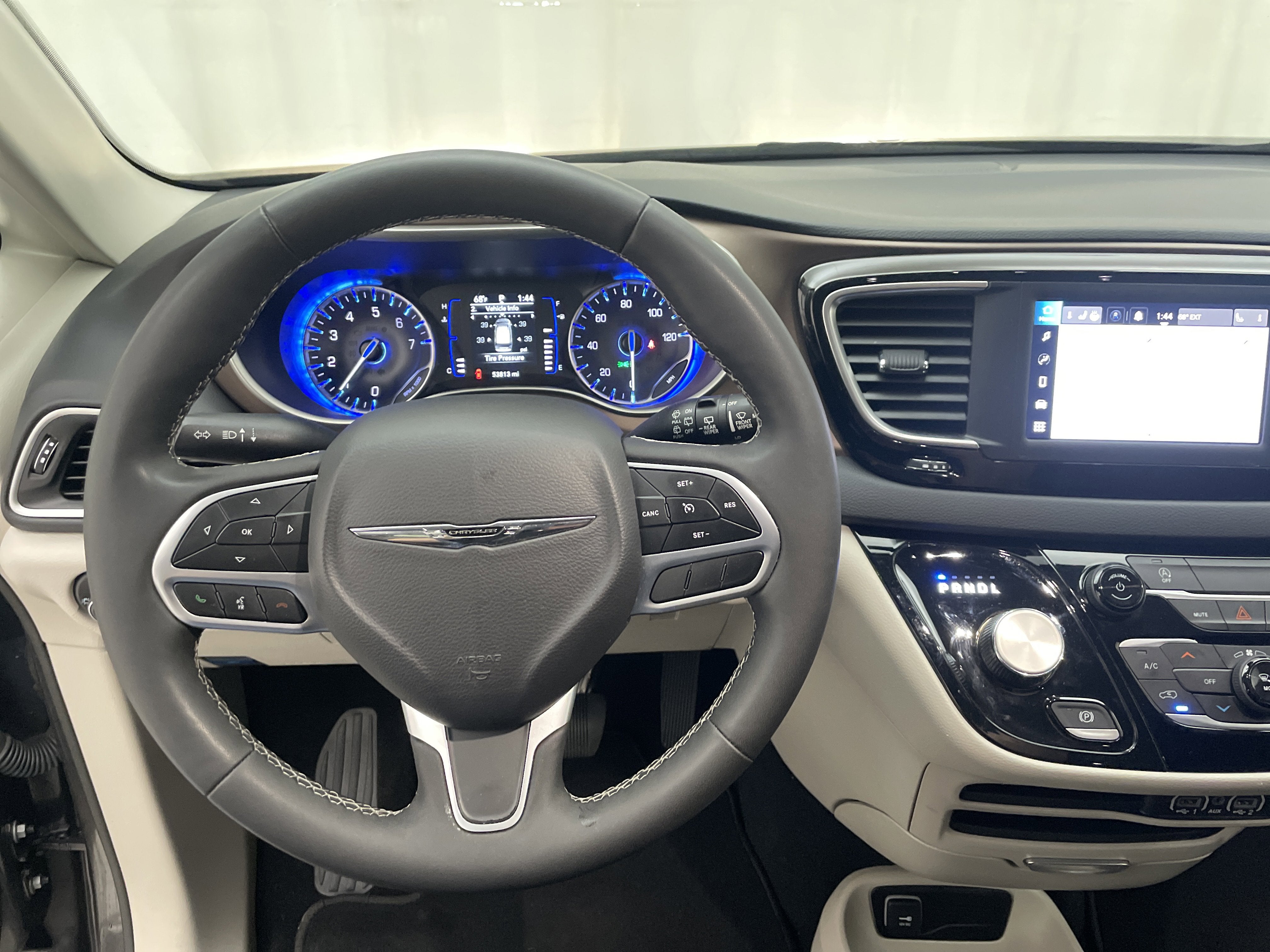 2023 Chrysler Voyager LX