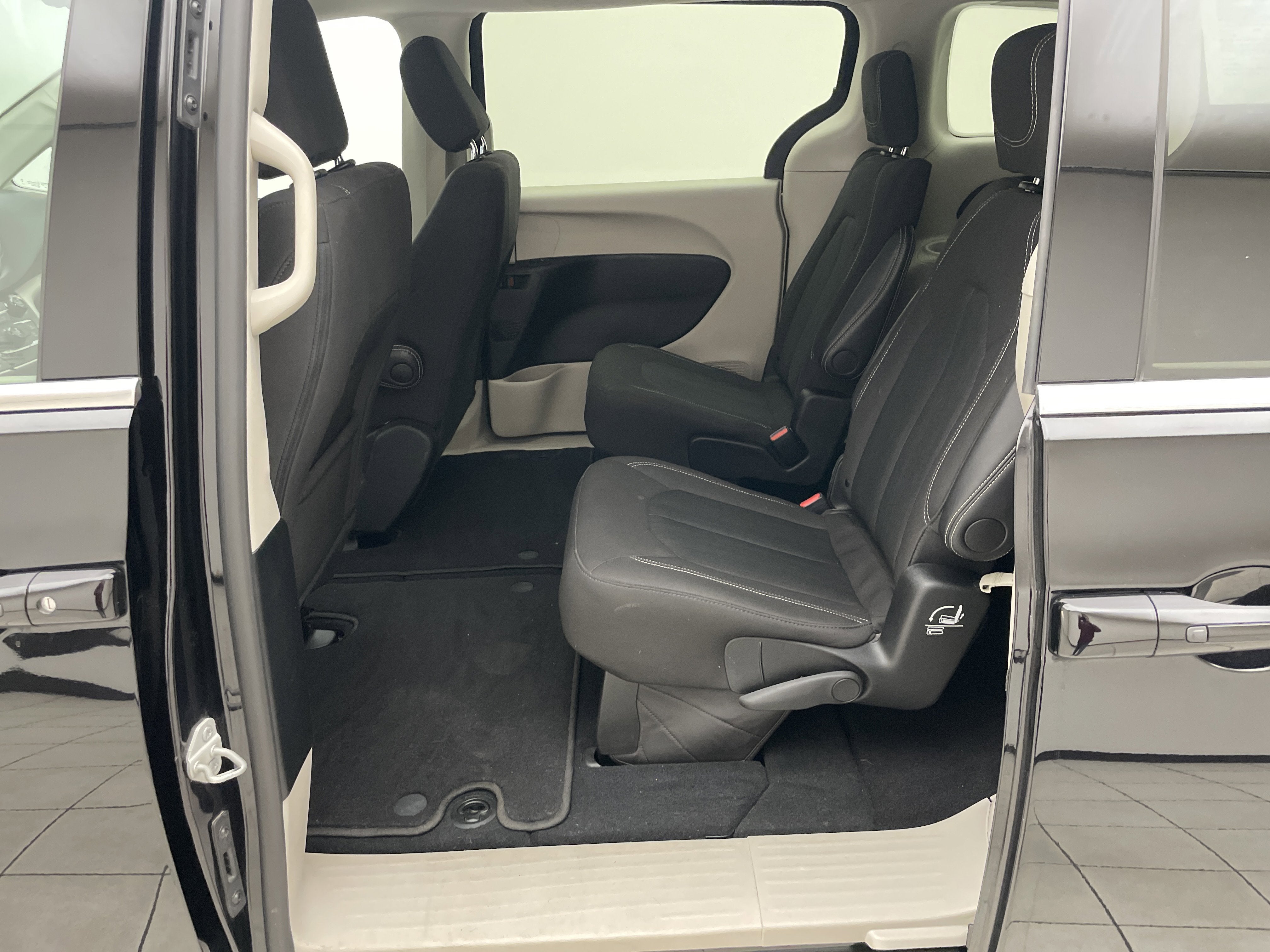 2024 Chrysler Voyager LX