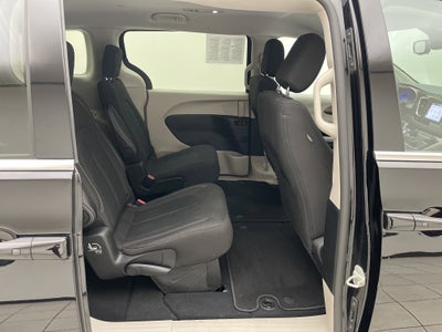 2024 Chrysler Voyager LX