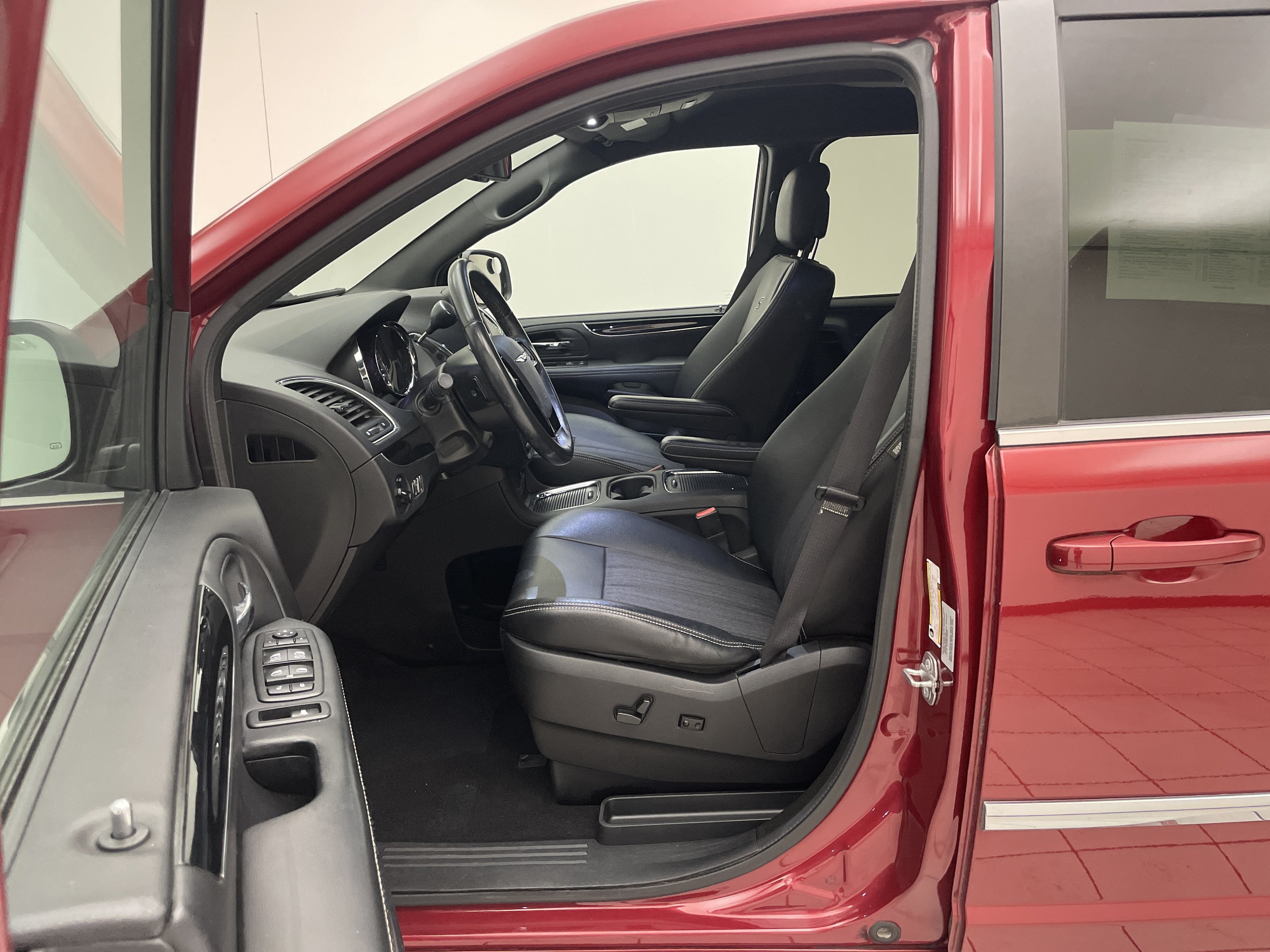 2015 Chrysler Town & Country S
