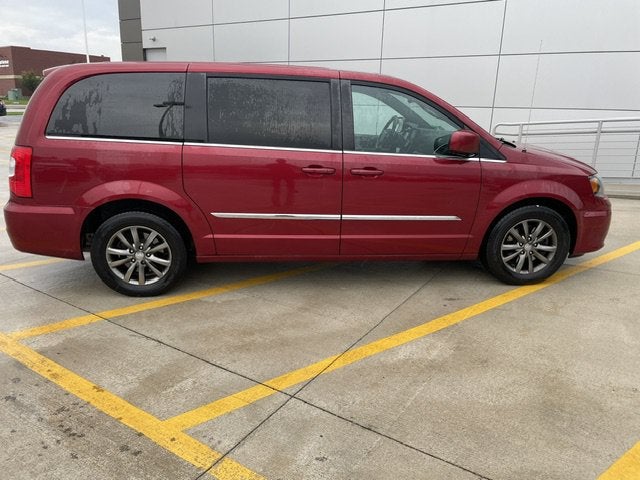 2015 Chrysler Town & Country S