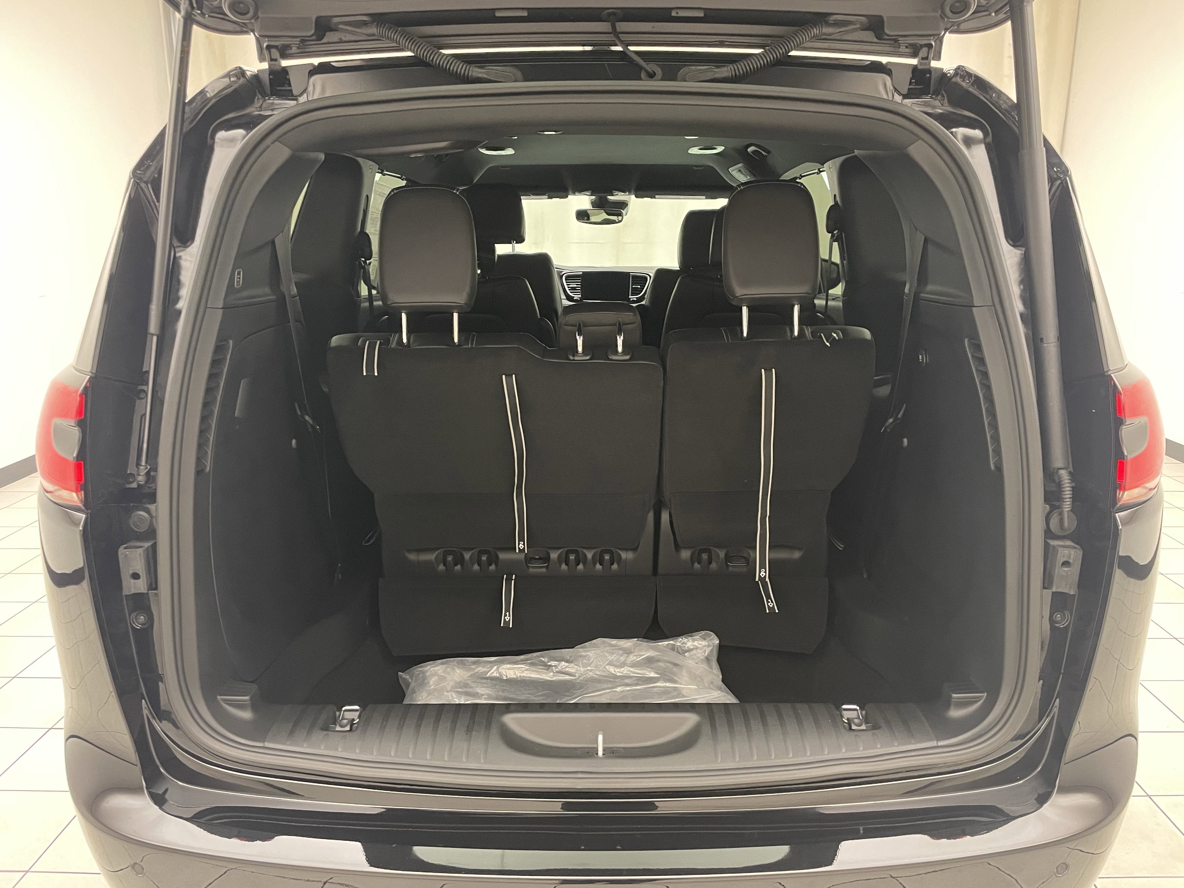 2026 Chrysler Pacifica Select AWD
