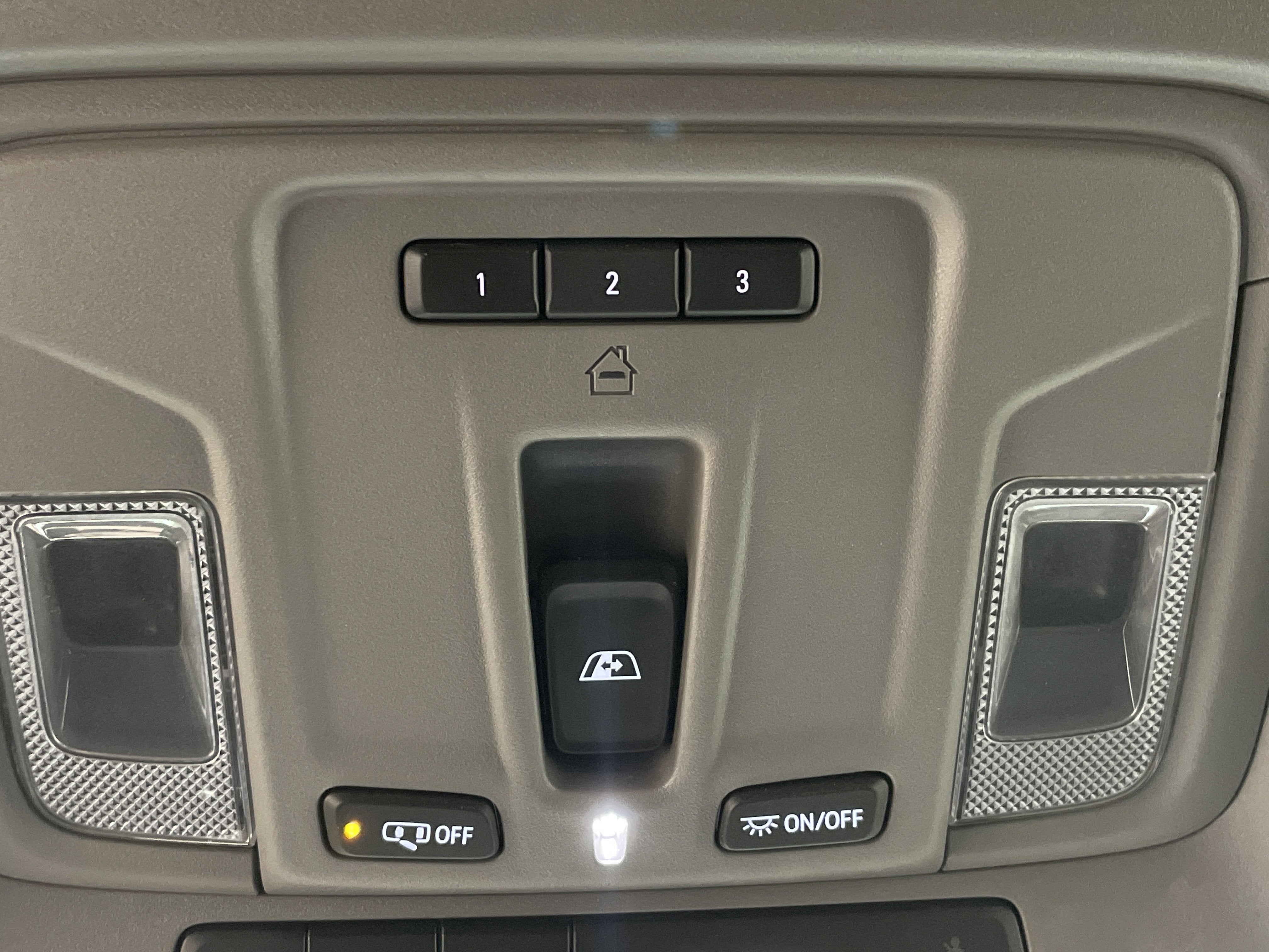 2020 Chevrolet Silverado 1500 4WD Crew Cab Short Bed RST