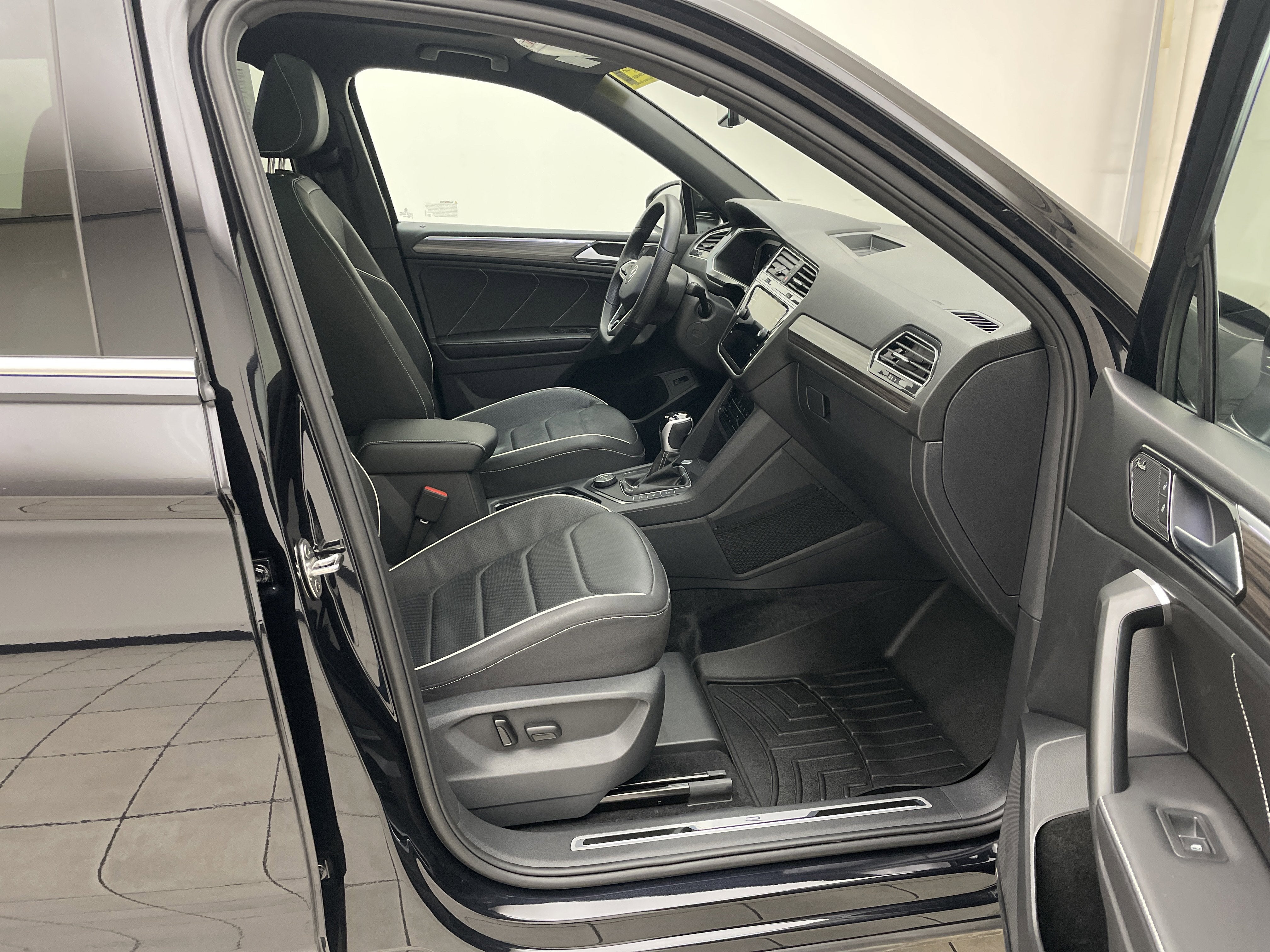 2024 Volkswagen Tiguan 2.0T SEL R-Line