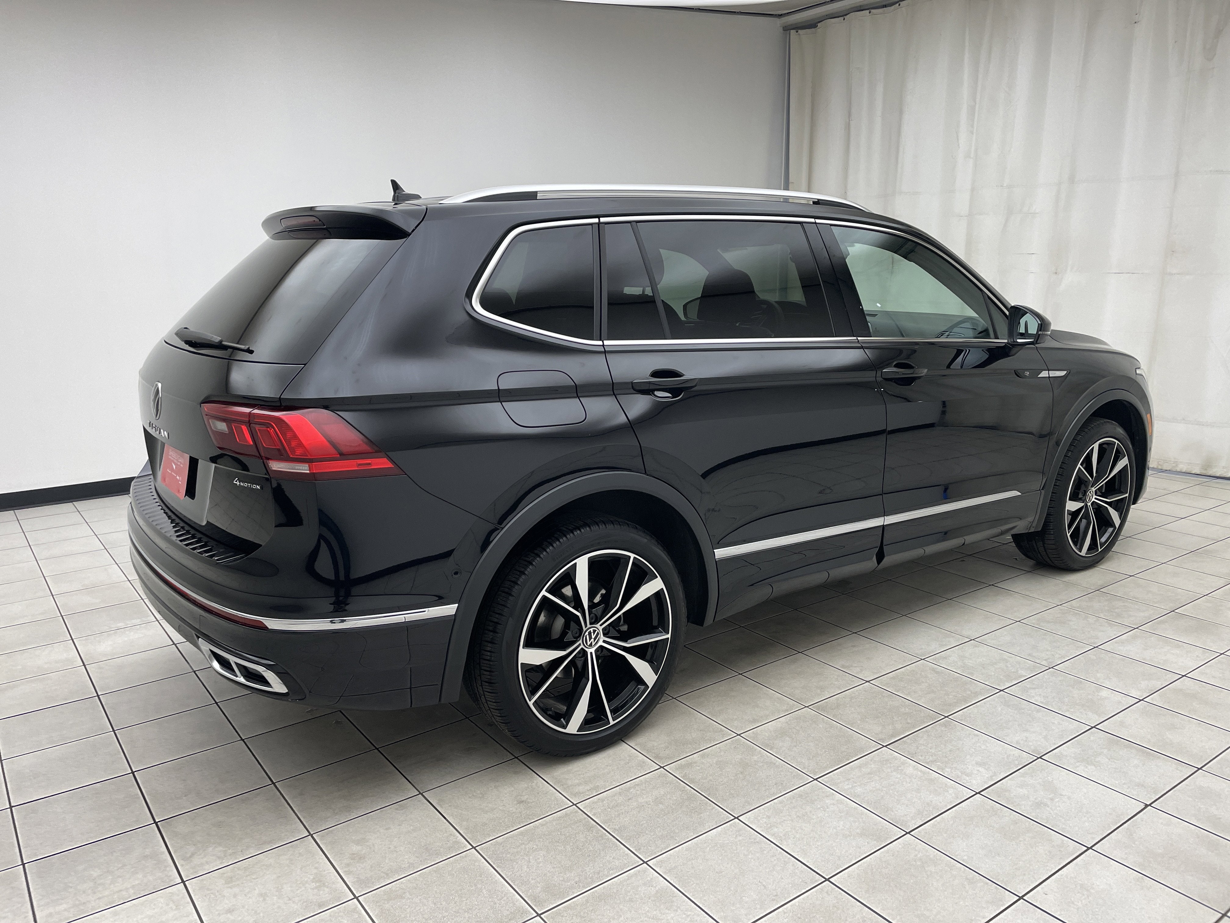 2024 Volkswagen Tiguan 2.0T SEL R-Line