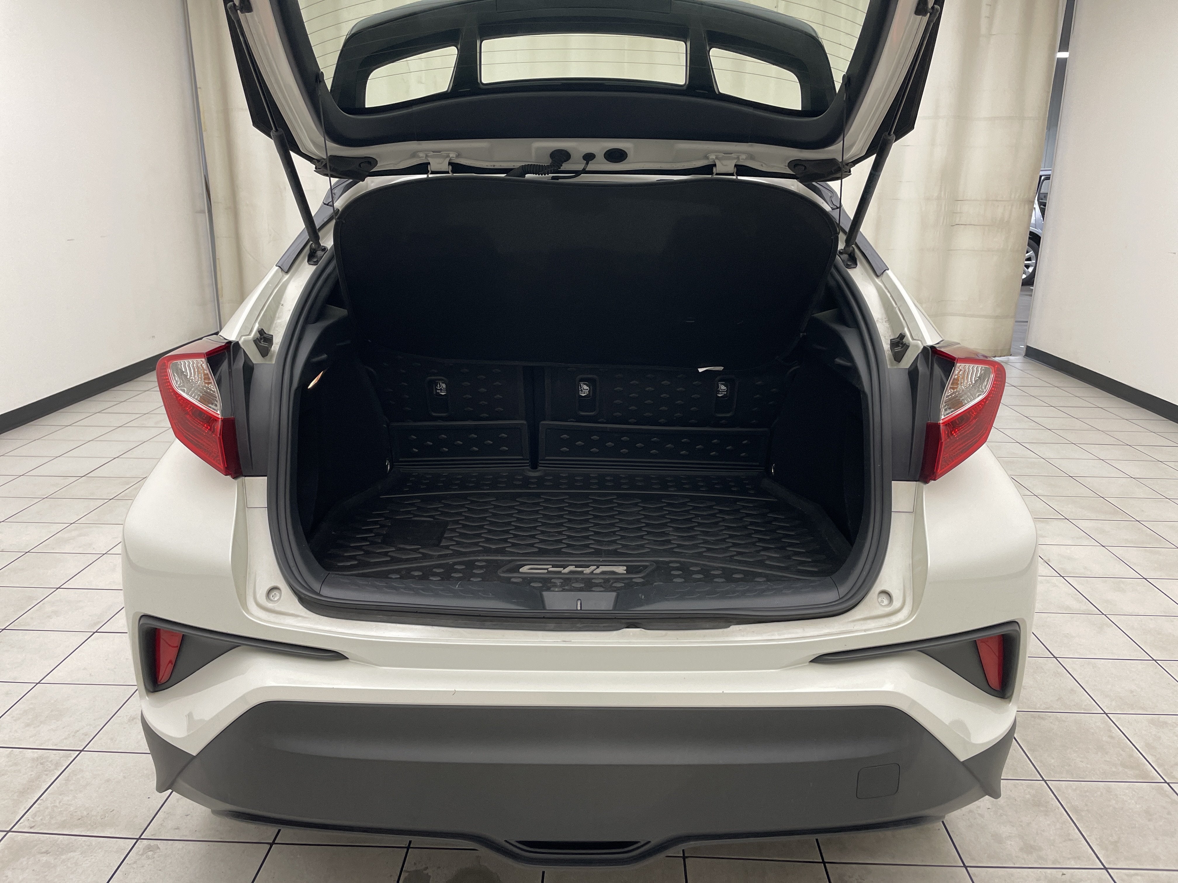 2020 Toyota C-HR LE