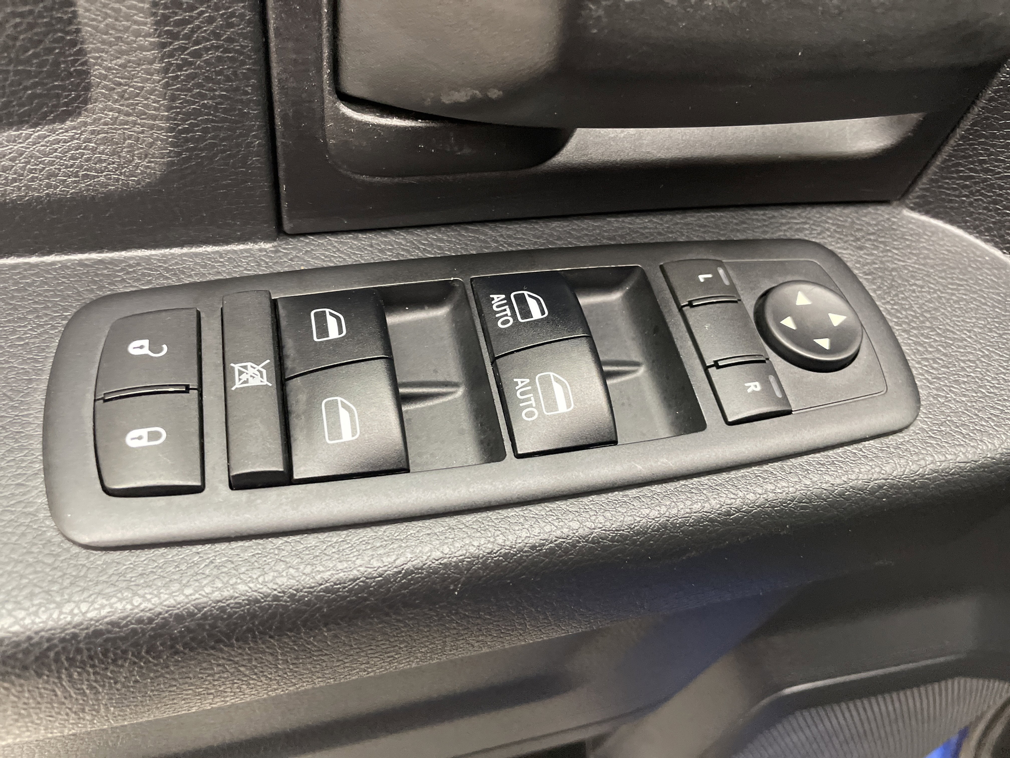 2017 RAM 1500 Express Quad Cab 4x4 6'4" Box