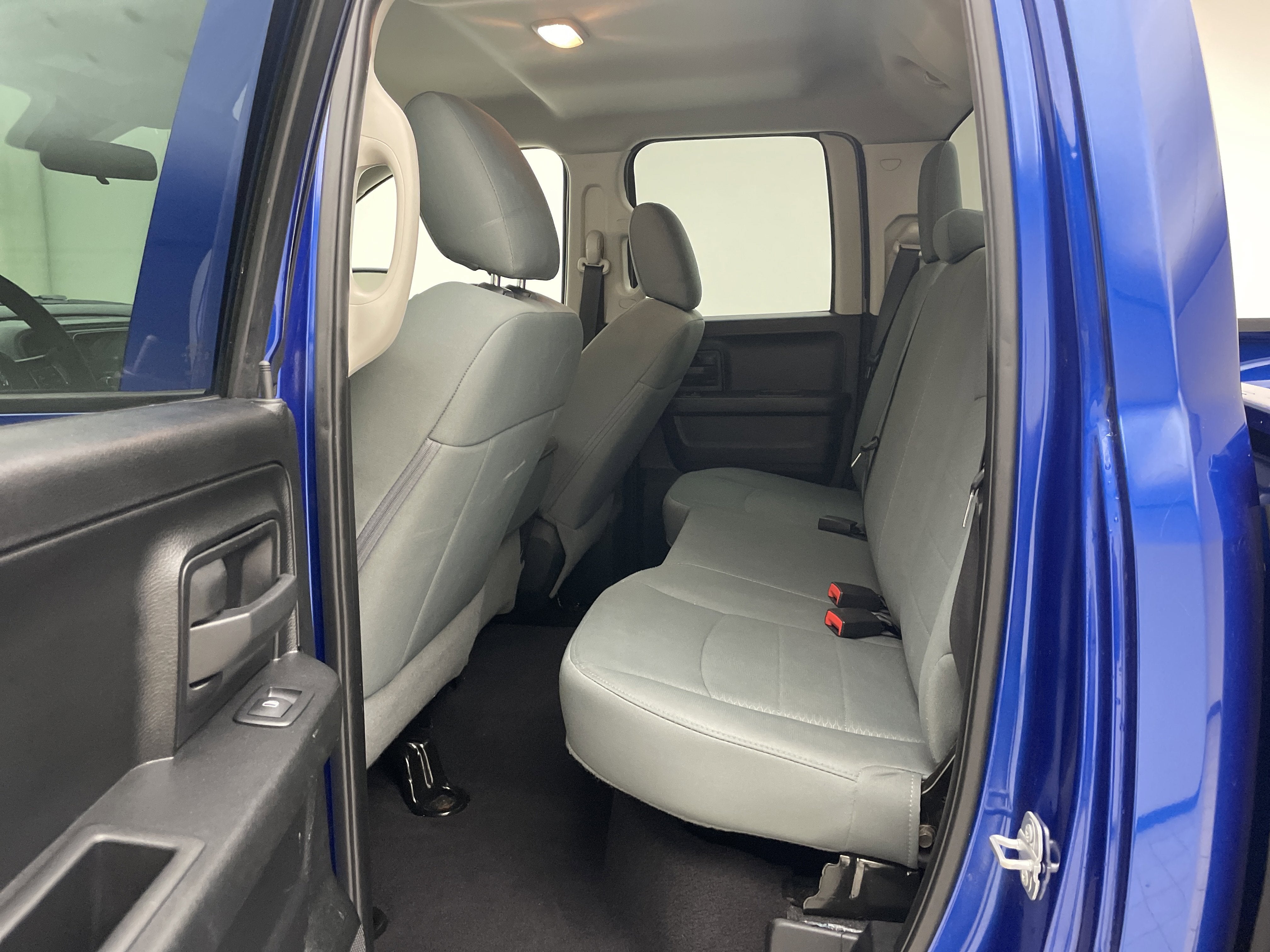 2017 RAM 1500 Express Quad Cab 4x4 6'4" Box