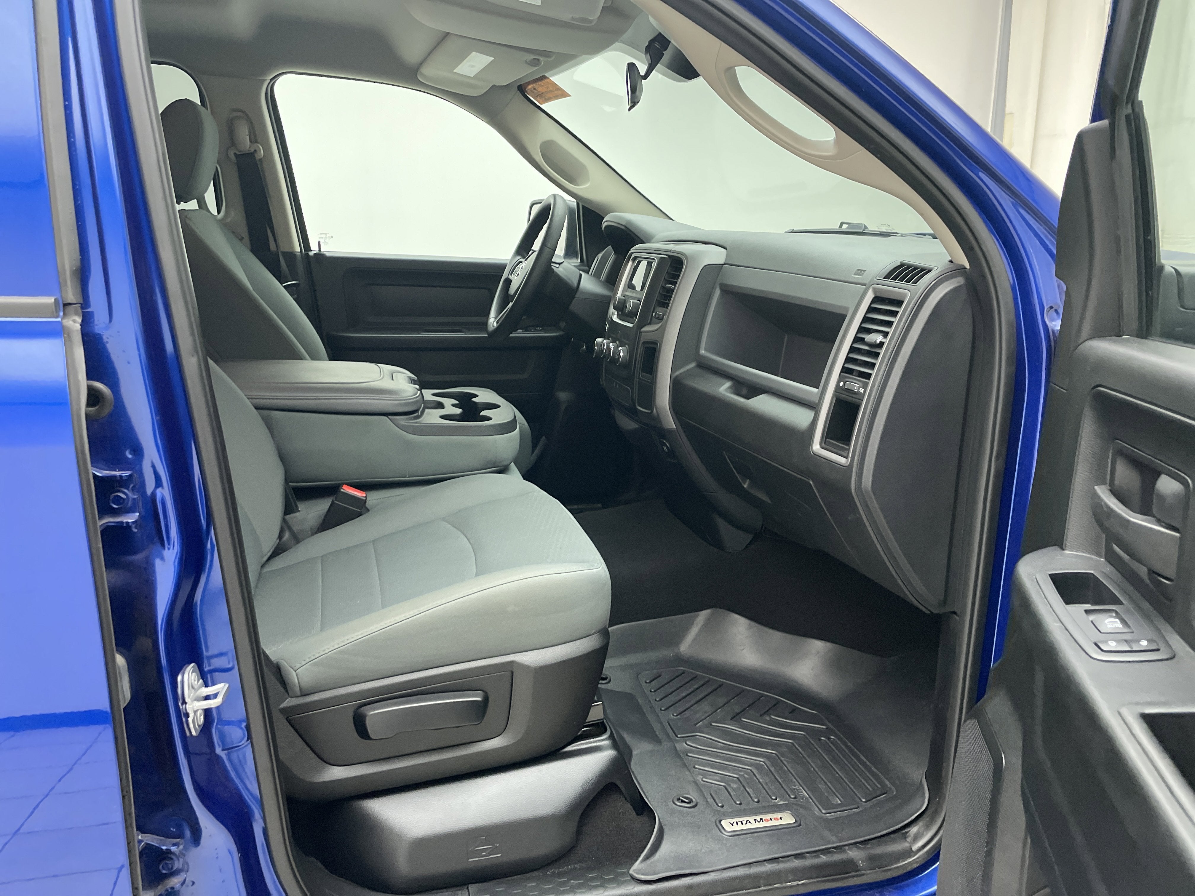 2017 RAM 1500 Express Quad Cab 4x4 6'4" Box