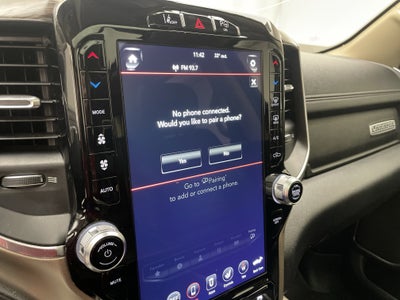 2019 RAM 1500 Laramie Crew Cab 4x4 5'7" Box