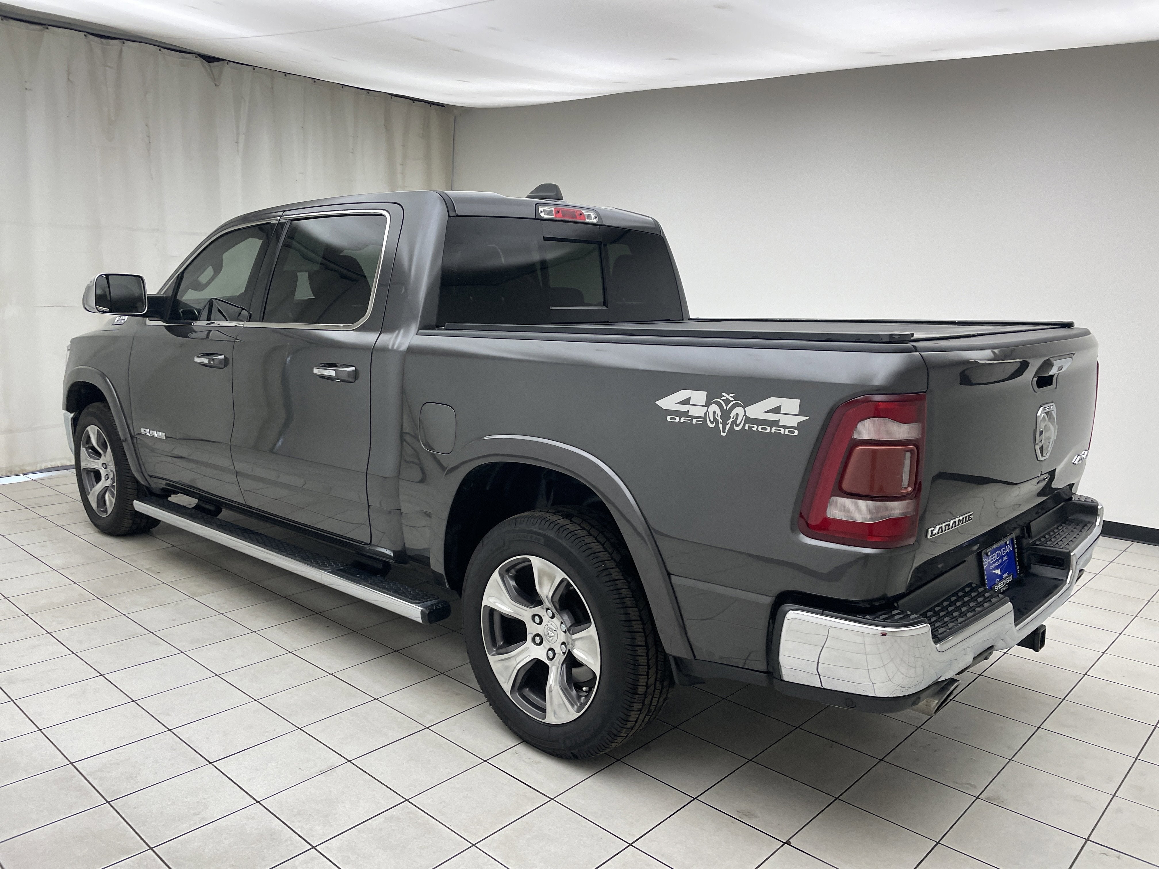 2019 RAM 1500 Laramie Crew Cab 4x4 5'7" Box