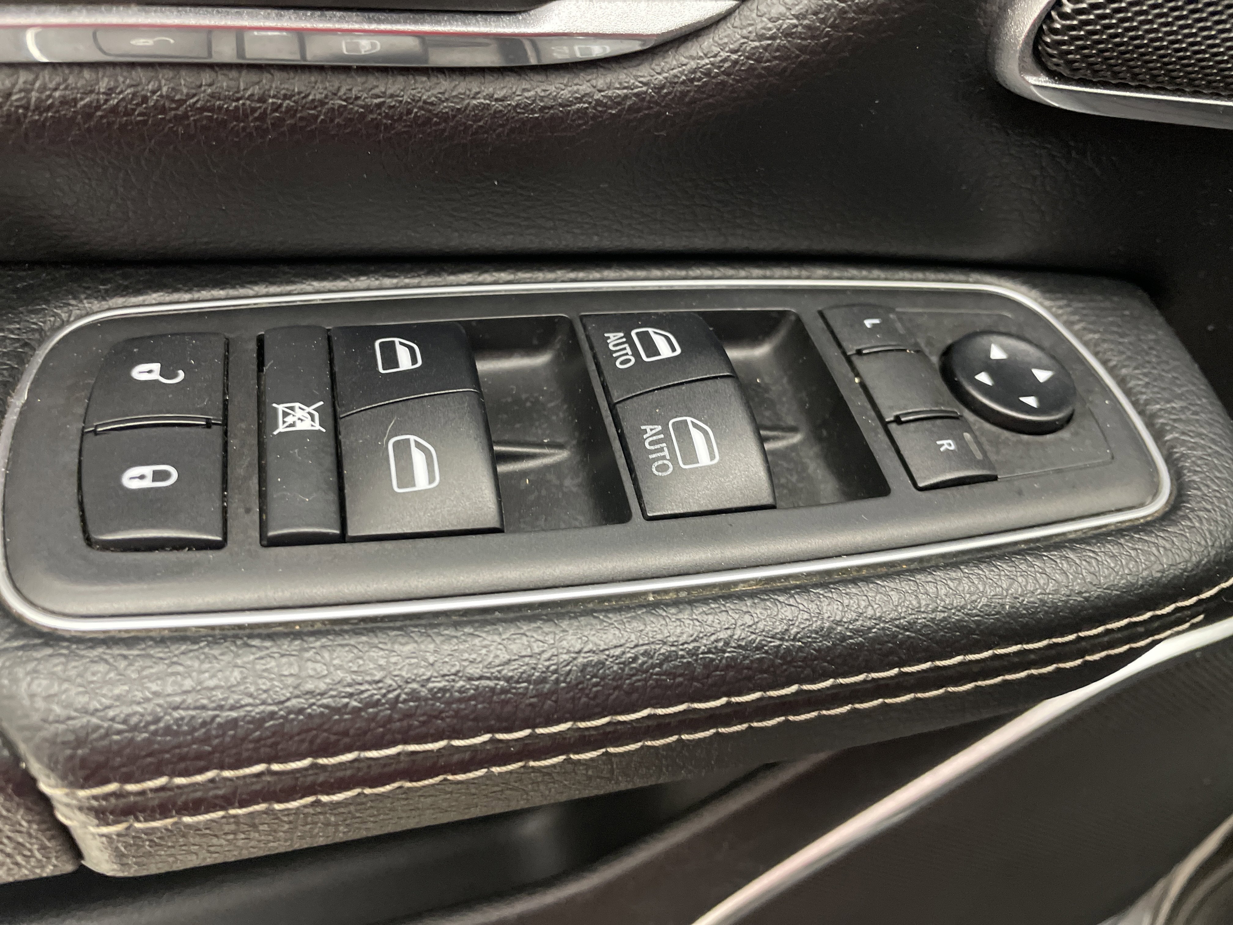 2019 RAM 1500 Laramie Crew Cab 4x4 5'7" Box