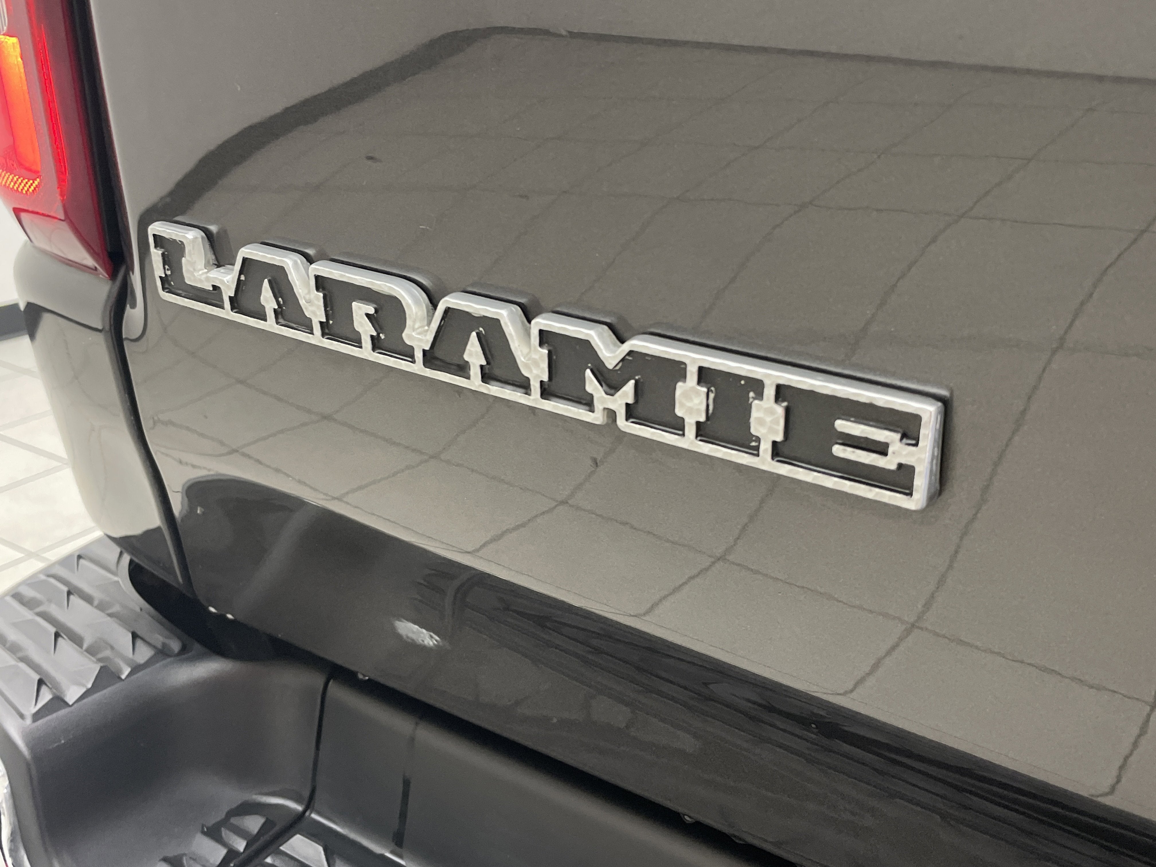 2019 RAM 1500 Laramie Crew Cab 4x4 5'7" Box