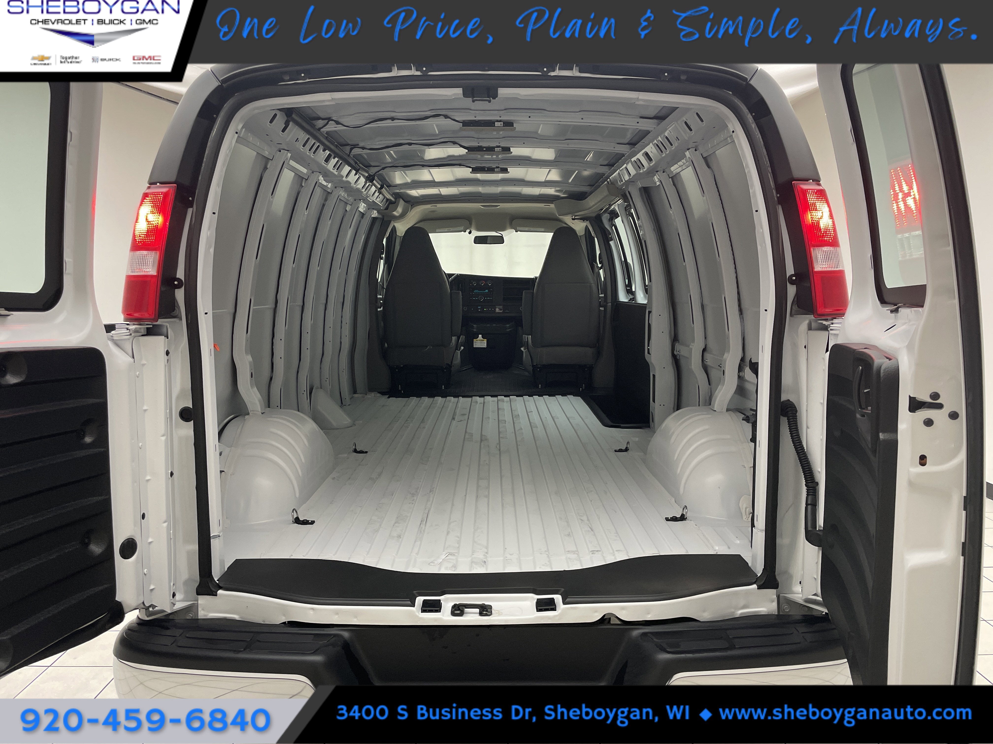 2025 Chevrolet Express Cargo WT