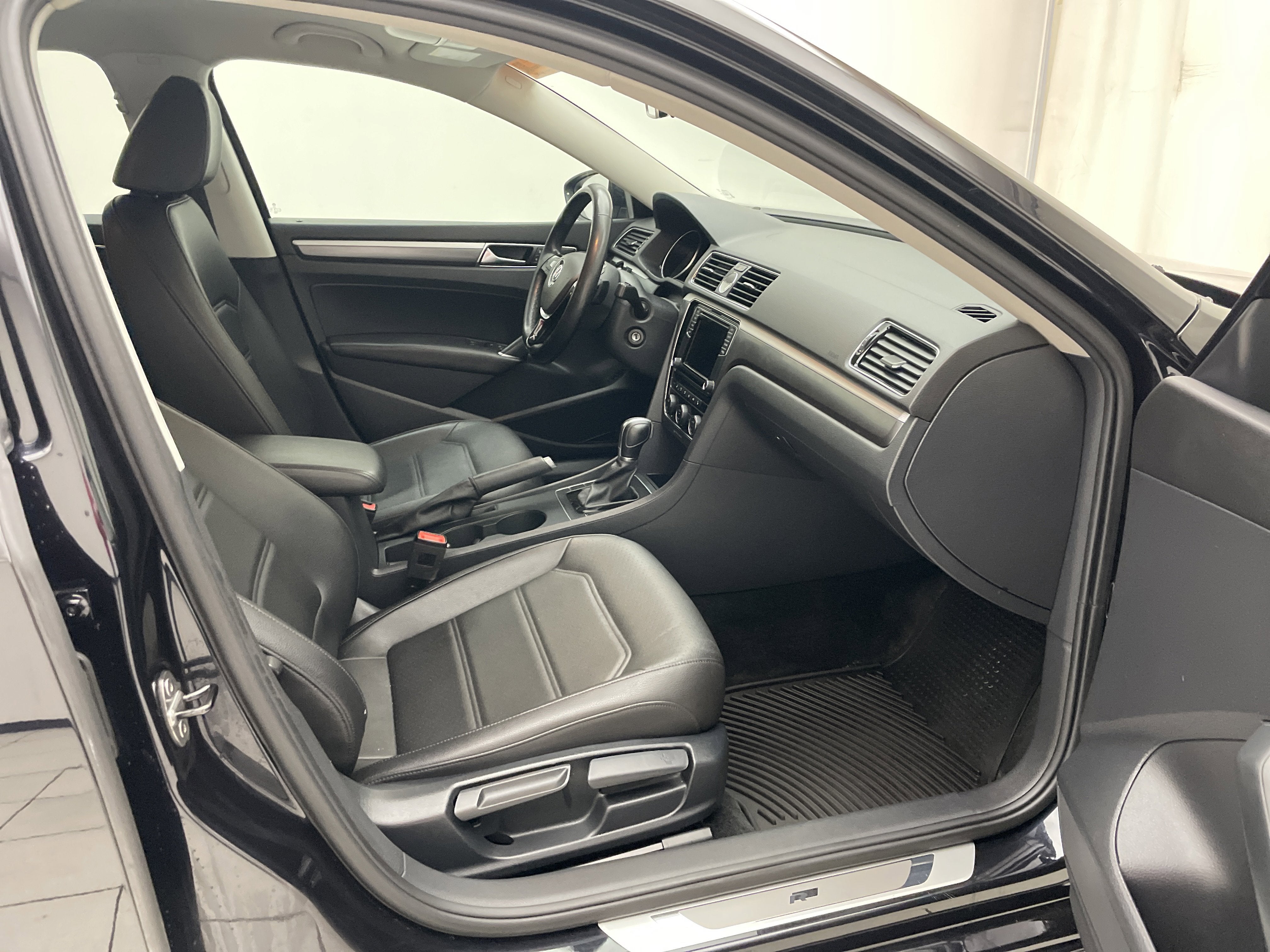 2017 Volkswagen Passat 1.8T R-Line